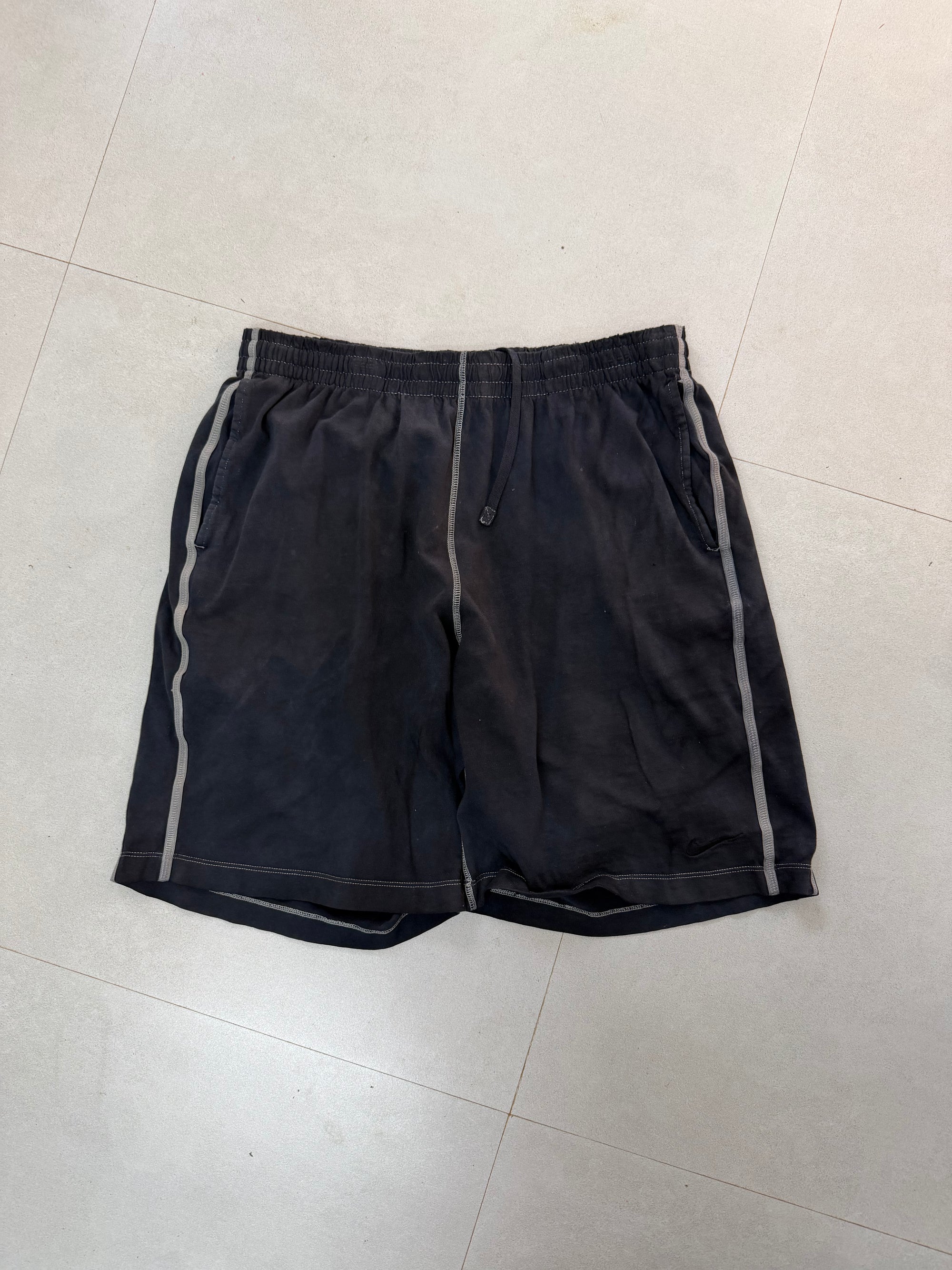 NIKE ATH SWEAT SHORTS - M