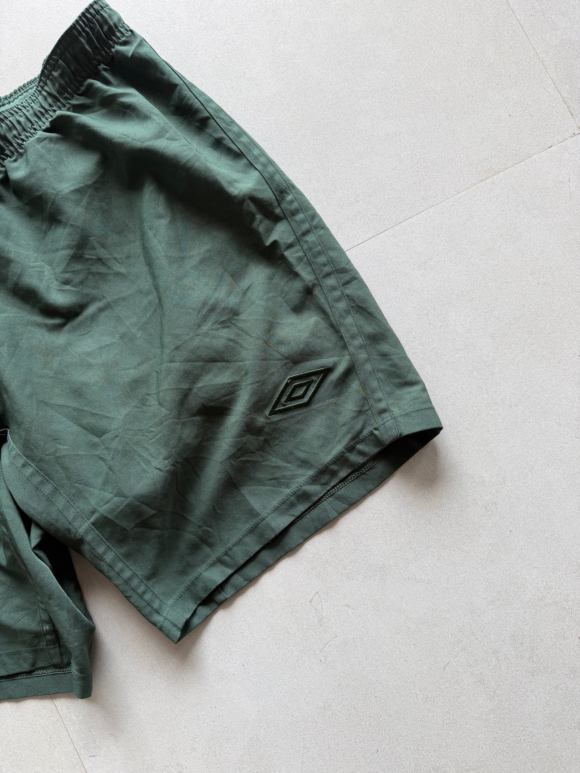 VINTAGE UMBRO ENGLAND SHORTS - M