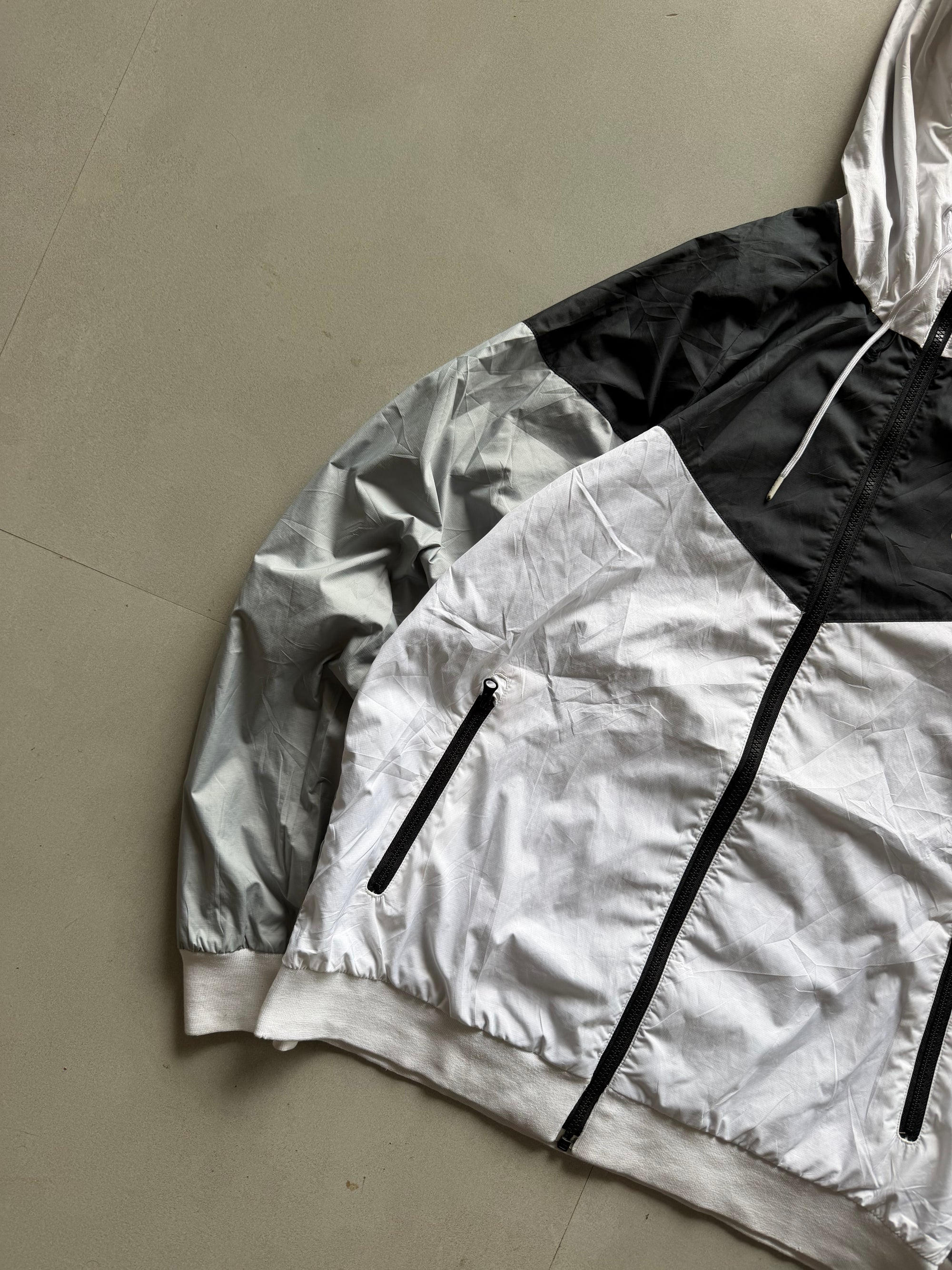 NIKE HOODED JACKET - L