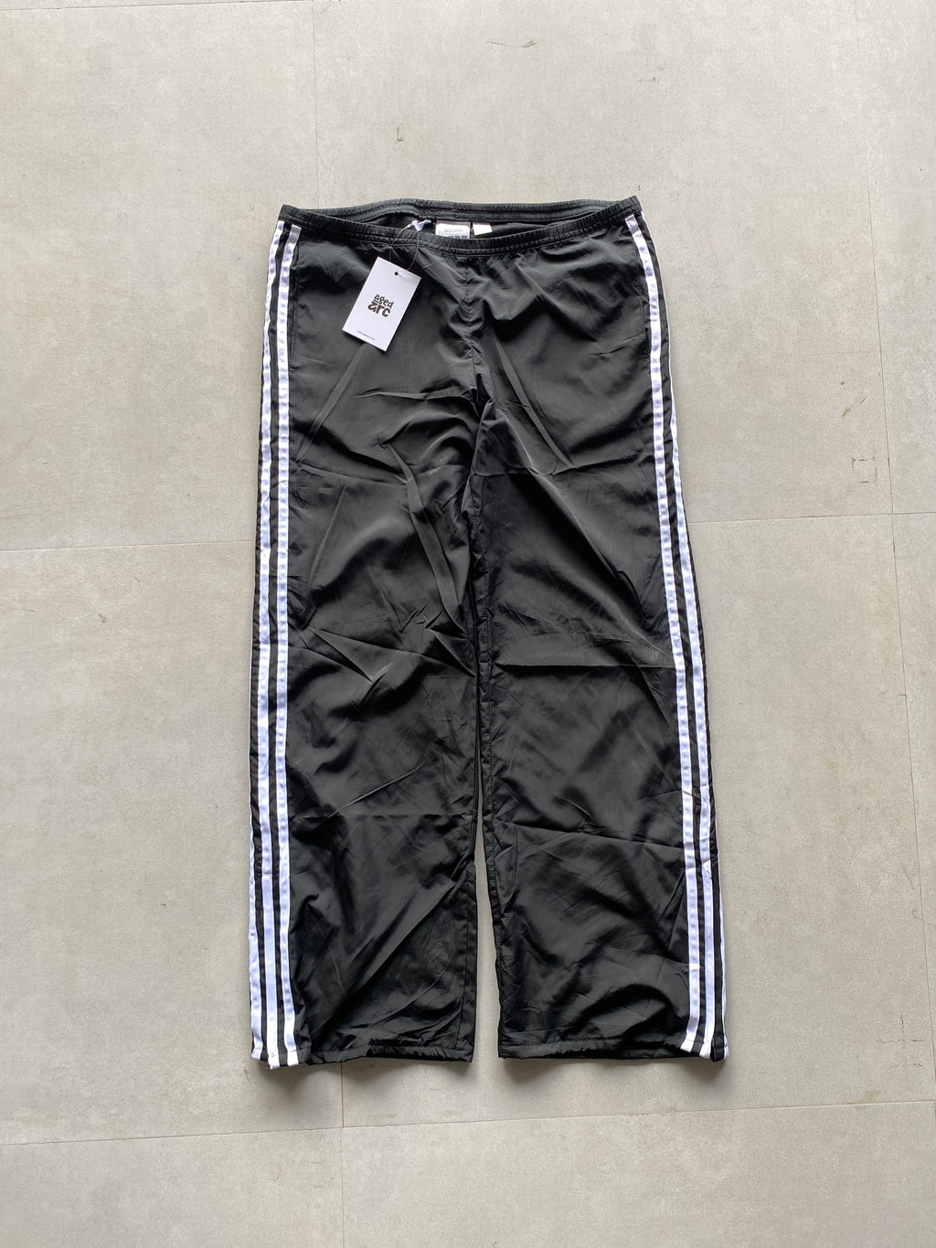 ADIDAS STRIPED BAGGY TRACK PANT - M