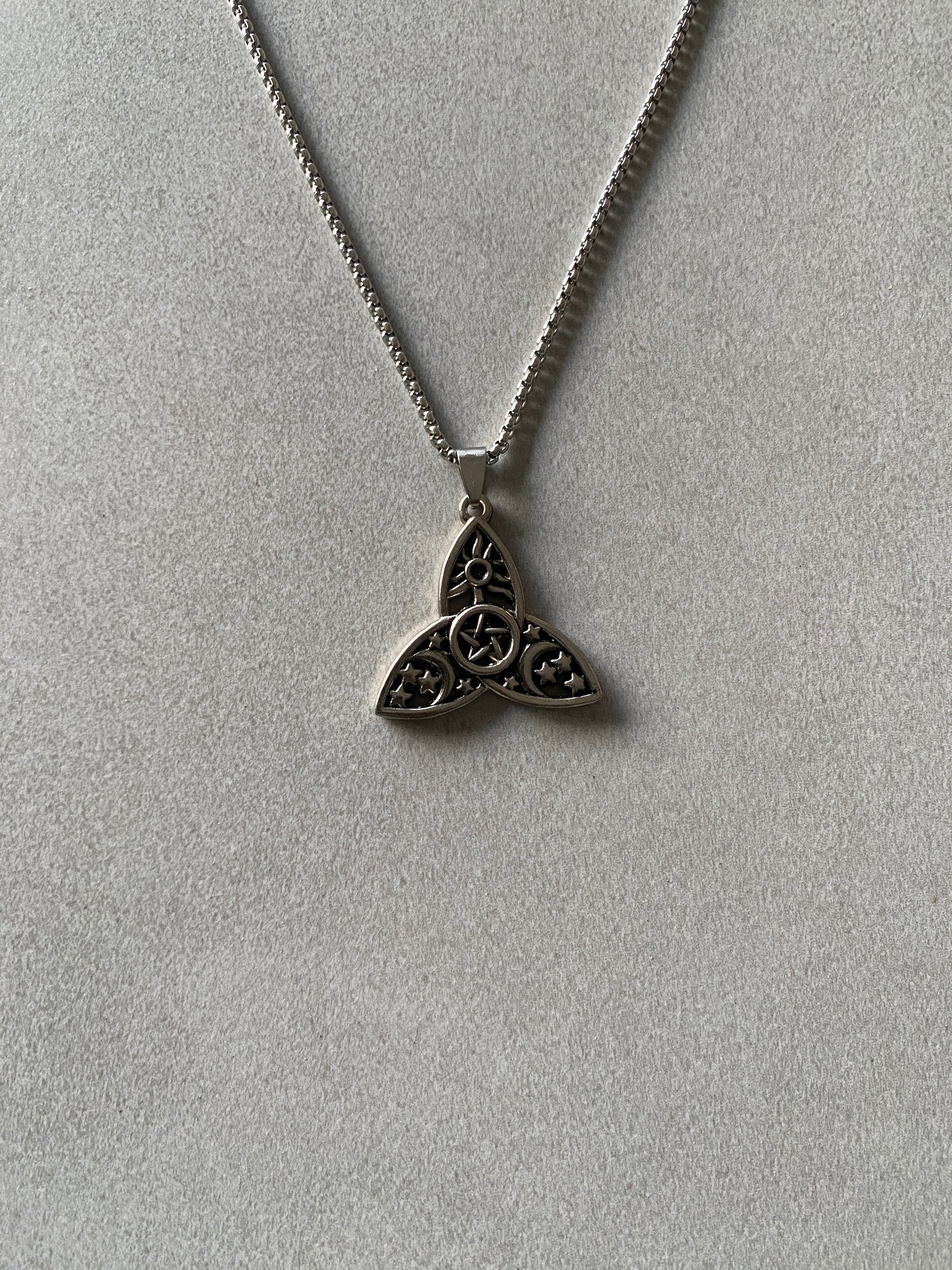 CELTIC KNOT PENDANT CHAIN