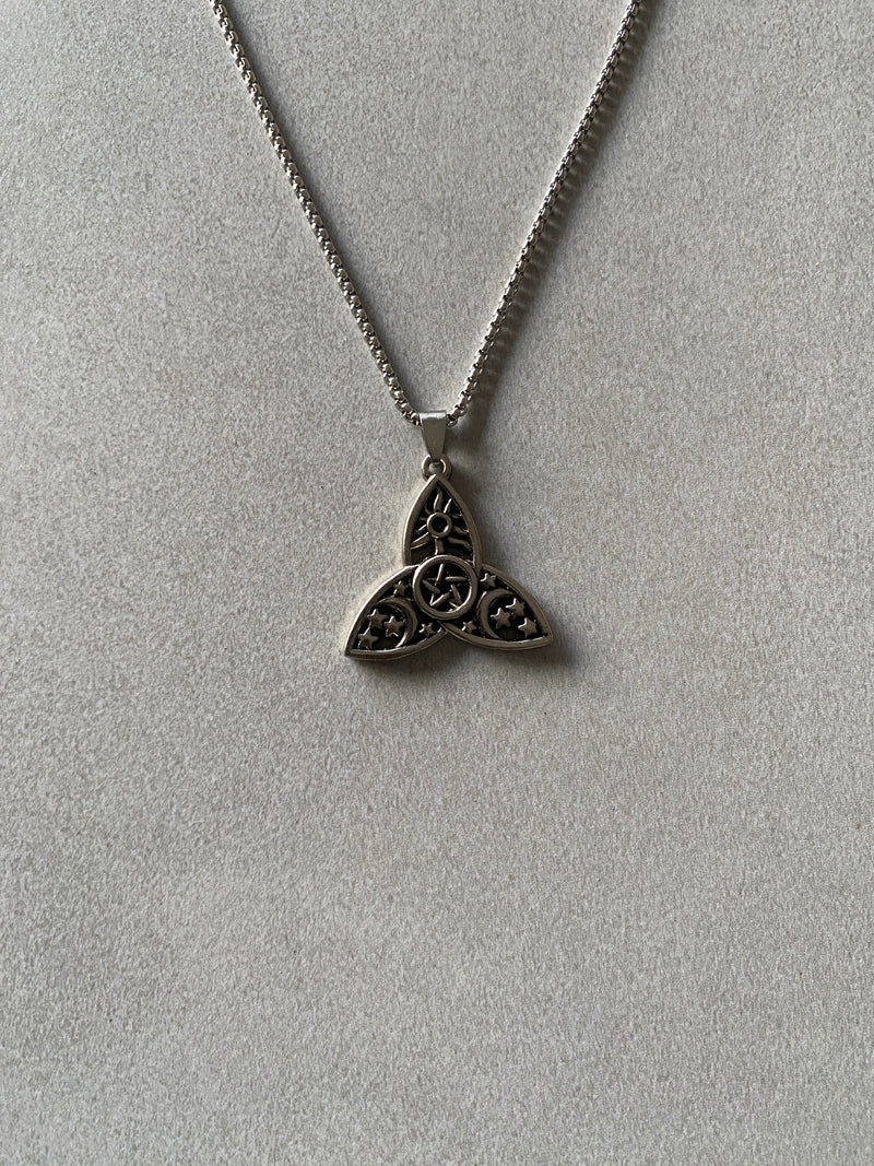 CELTIC KNOT PENDANT CHAIN