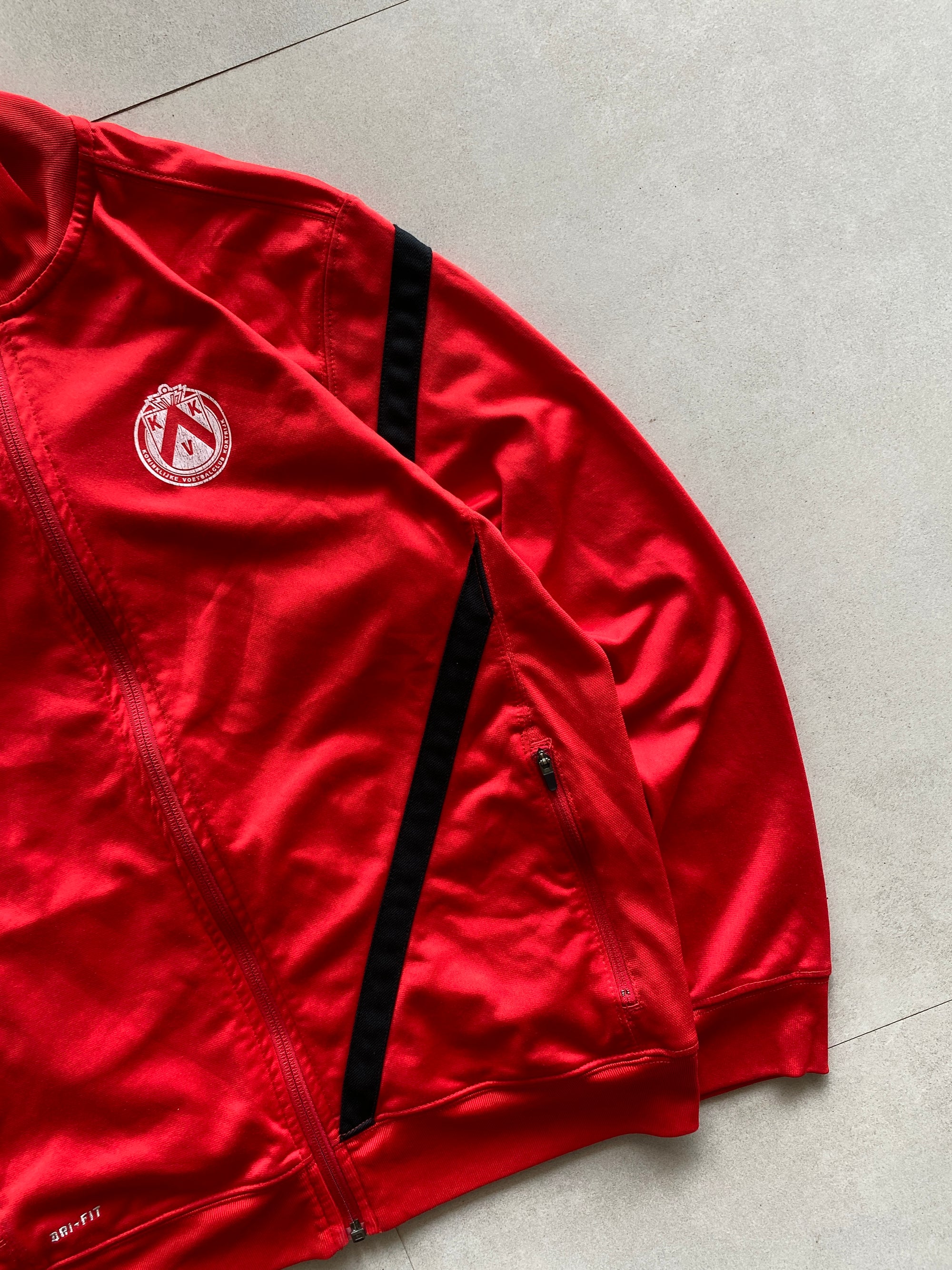 VINTAGE NIKE JACKET - M