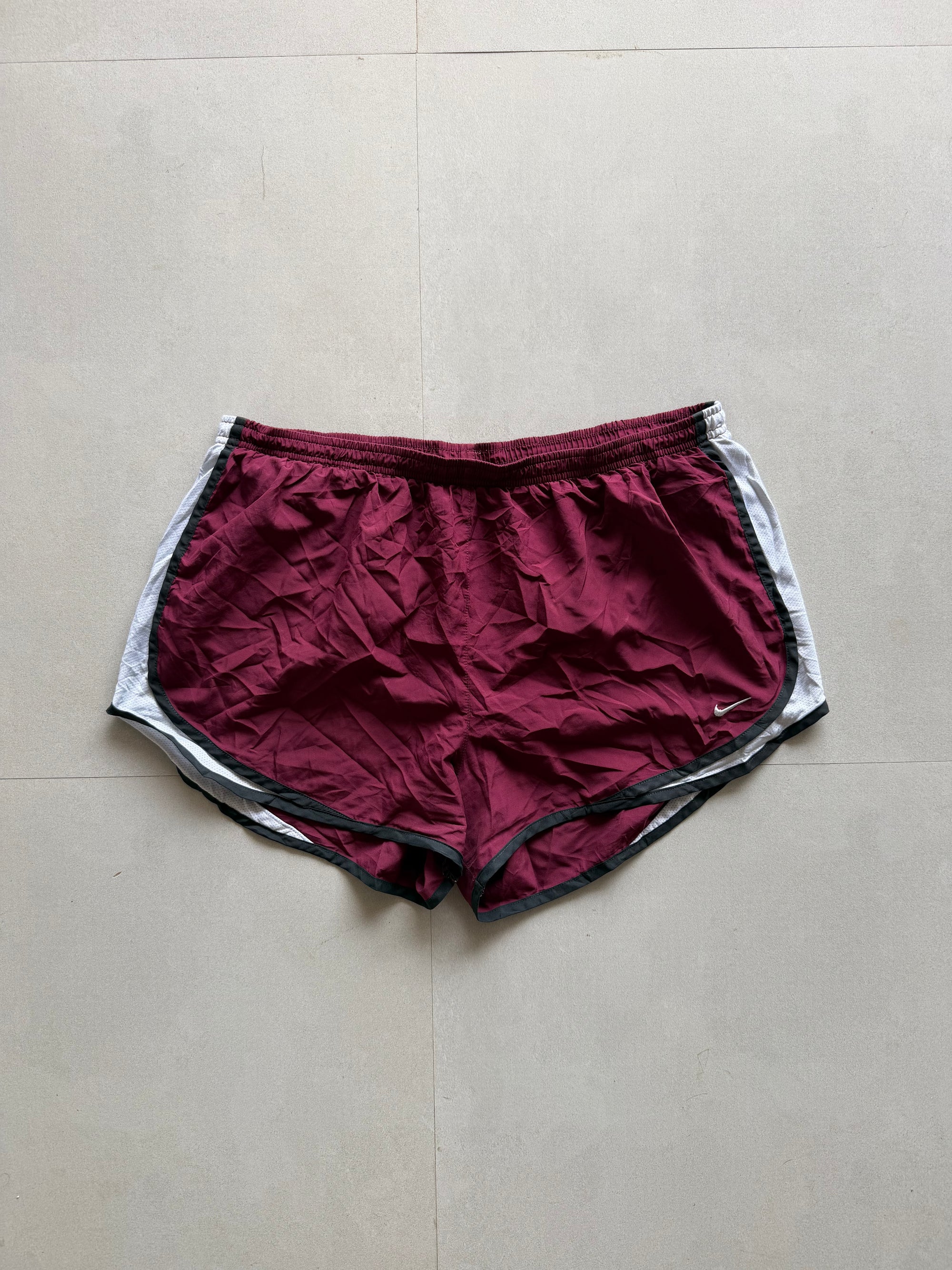 NIKE RUNNING SHORTS - M