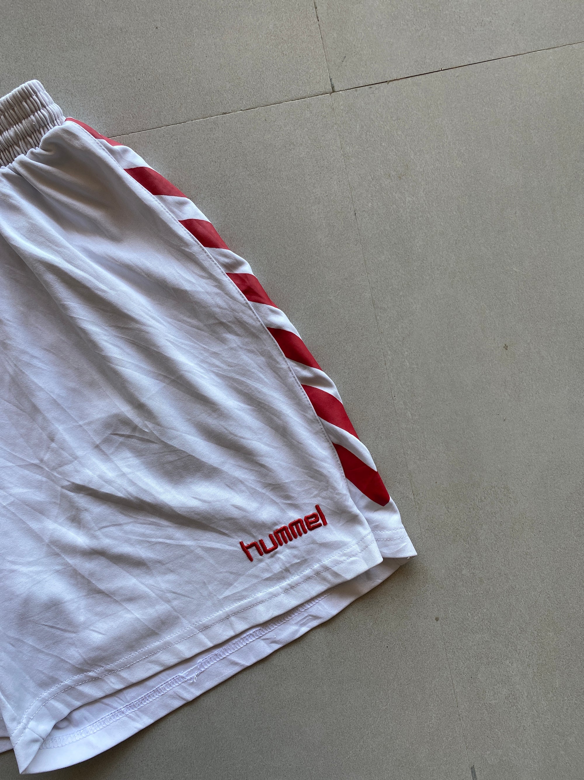 VINTAGE HUMMEL SHORTS - M