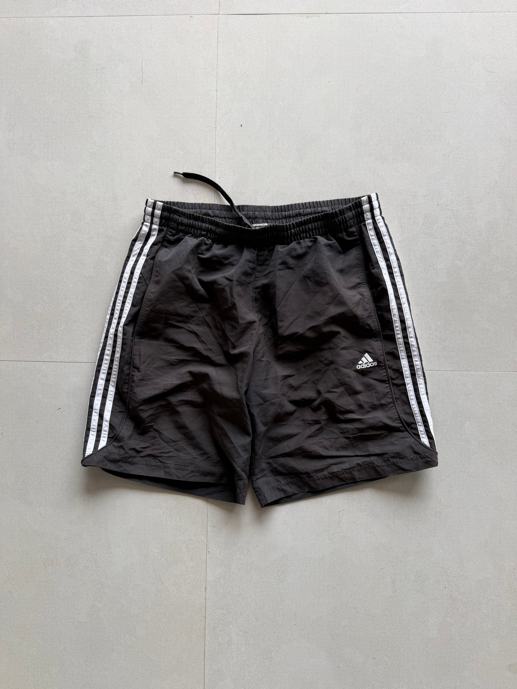 ADIDAS STRIPED SHORTS - M