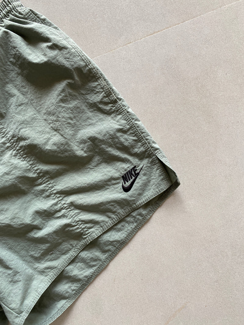 90s NIKE SHORTS - M