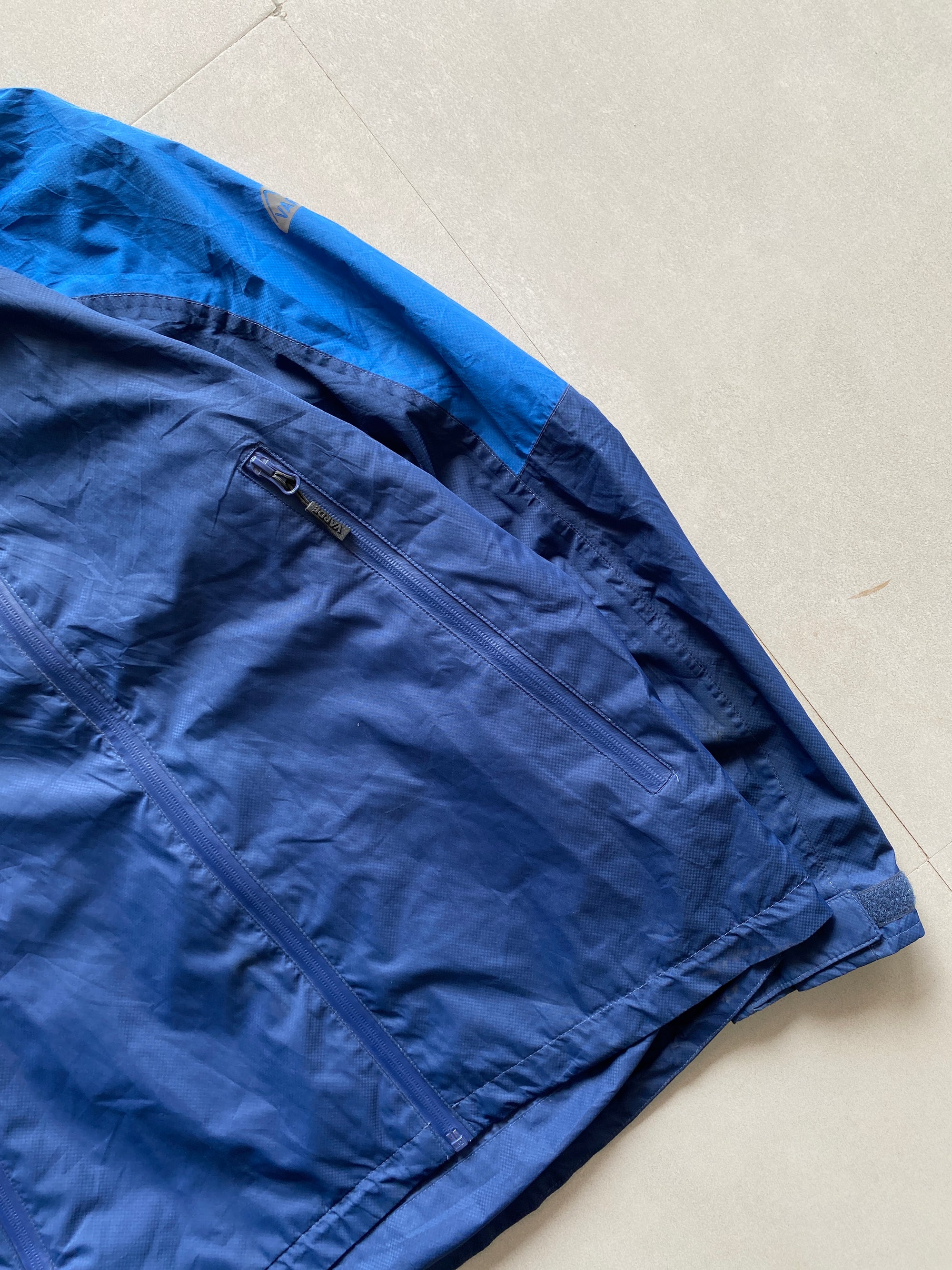 VARDE HOODED TREKKING JACKET - M