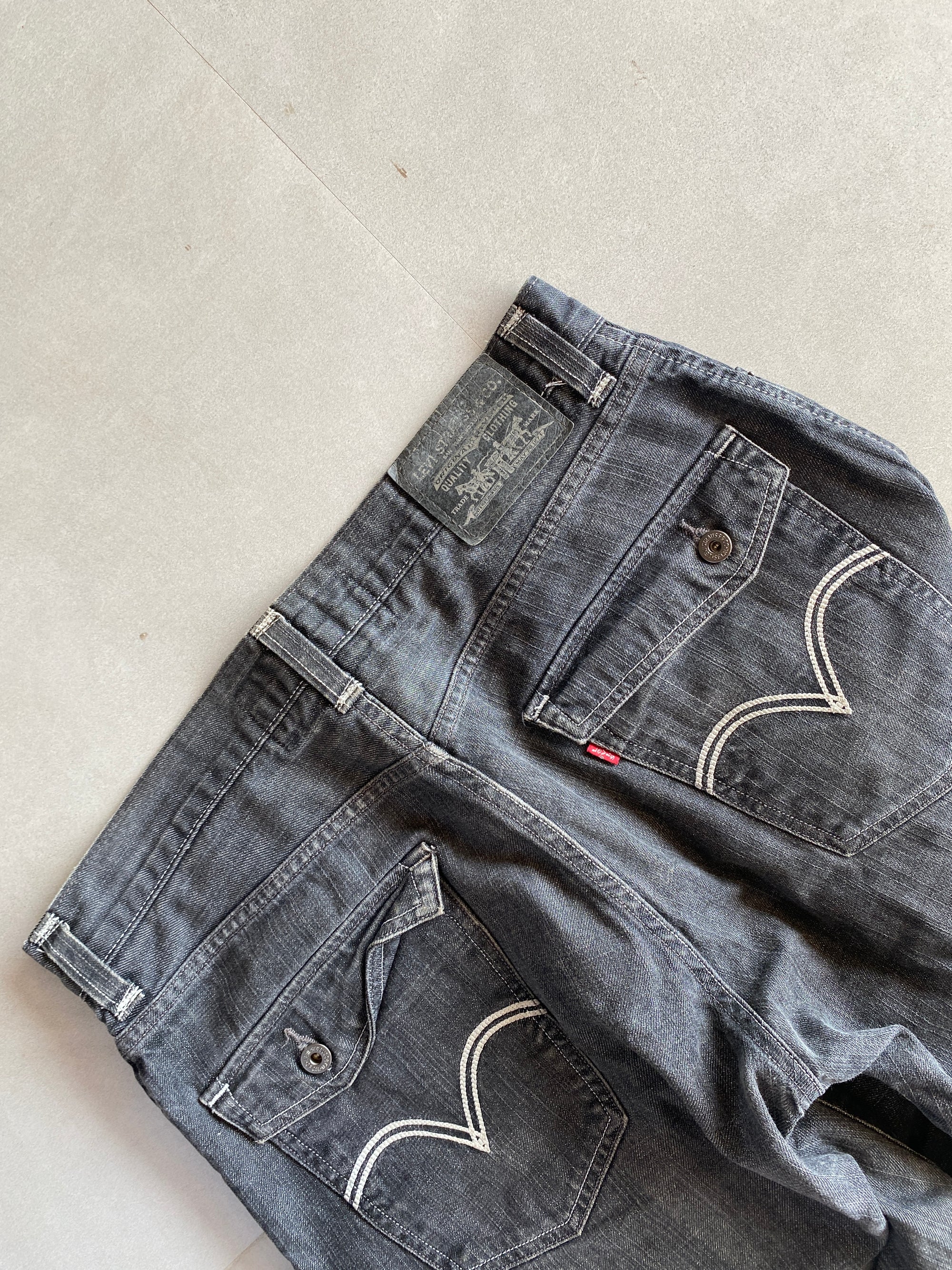LEVIS BAGGY DENIM - M