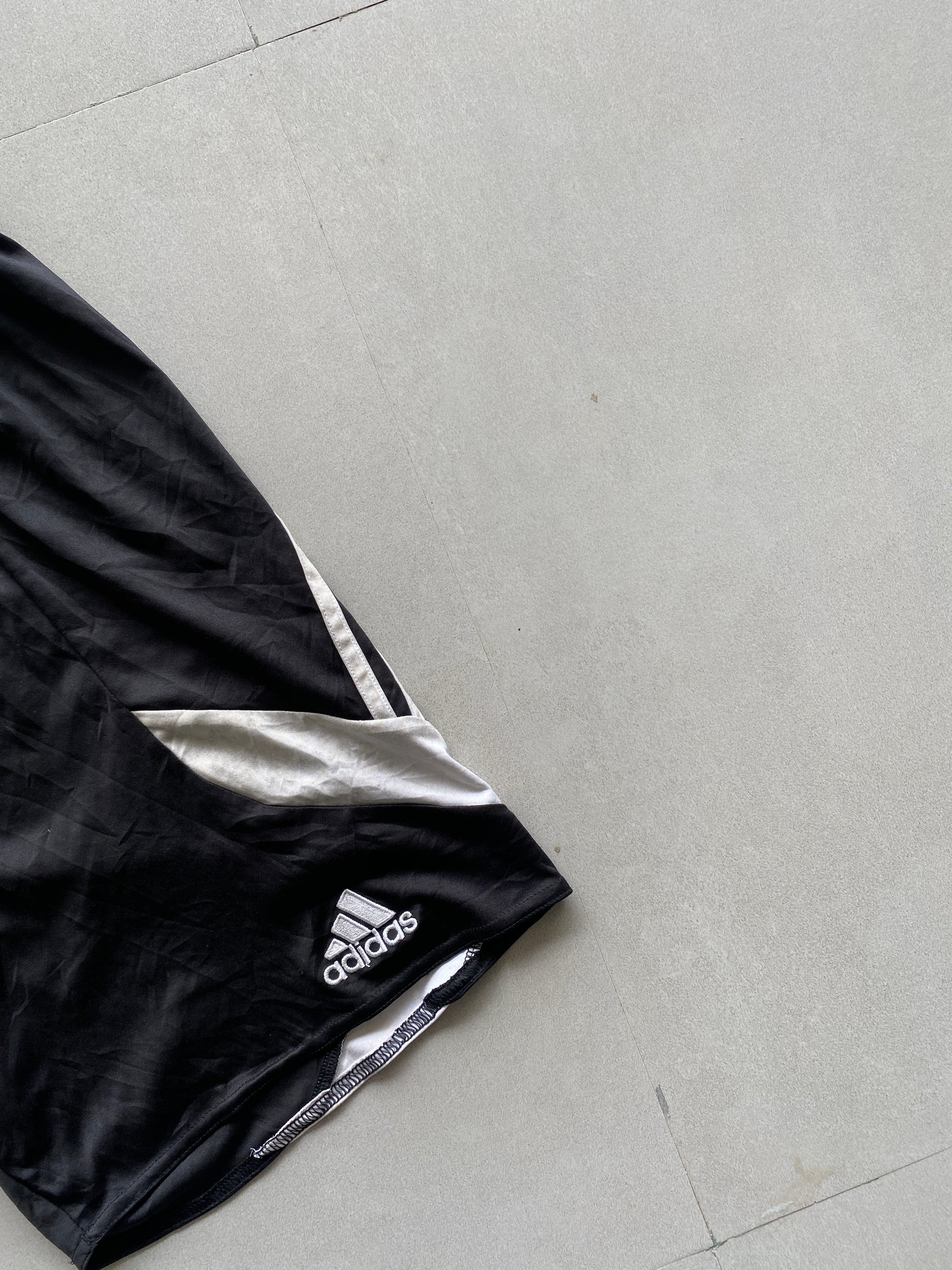 ADIDAS SHORTS - S