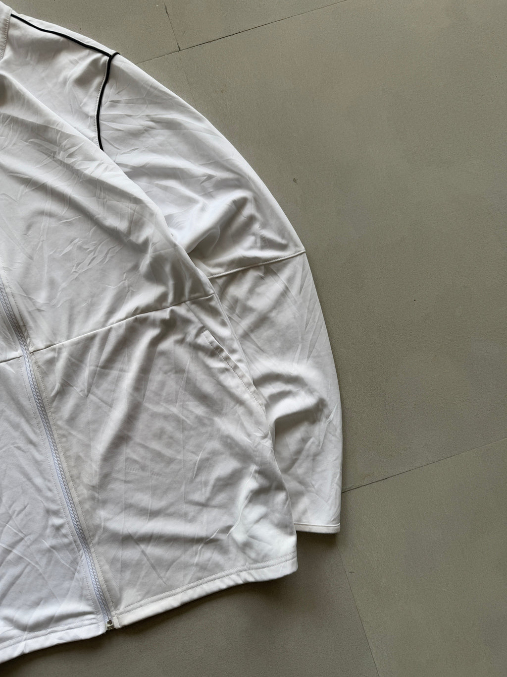 NIKE WHITE TRACK JACKET - XL
