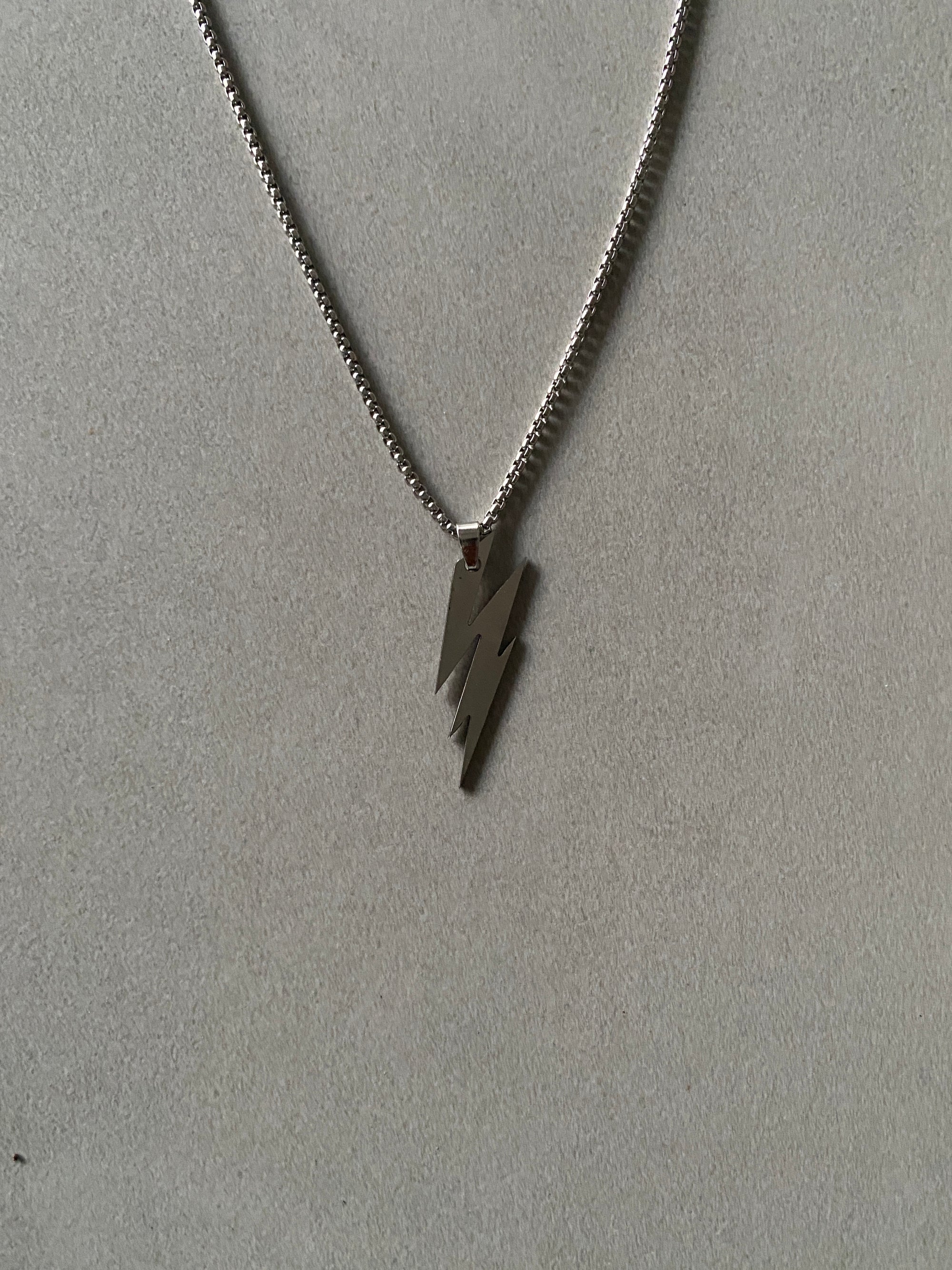 LIGHTNING PENDANT CHAIN