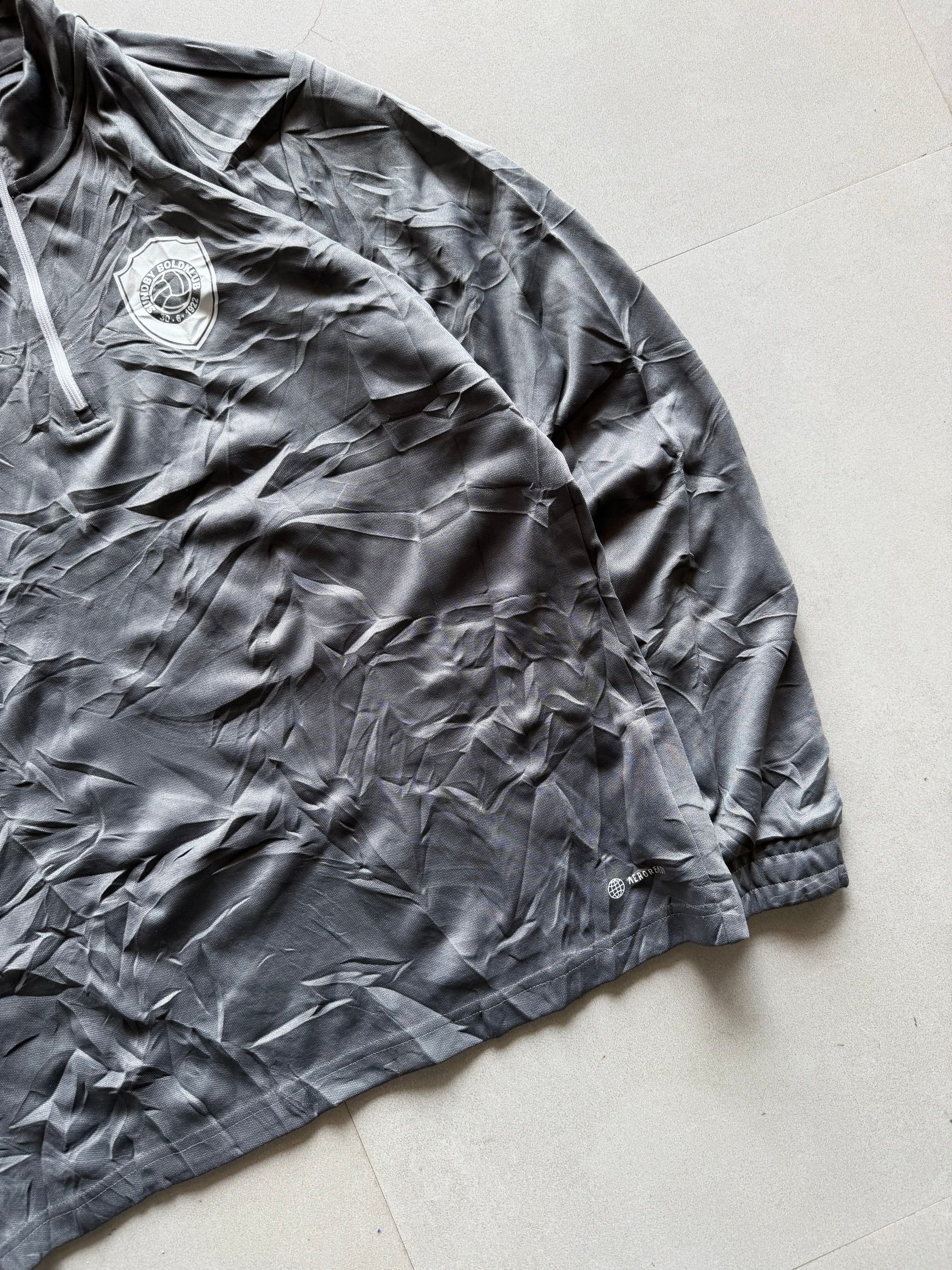 ADIDAS QUARTER ZIP JACKET - M