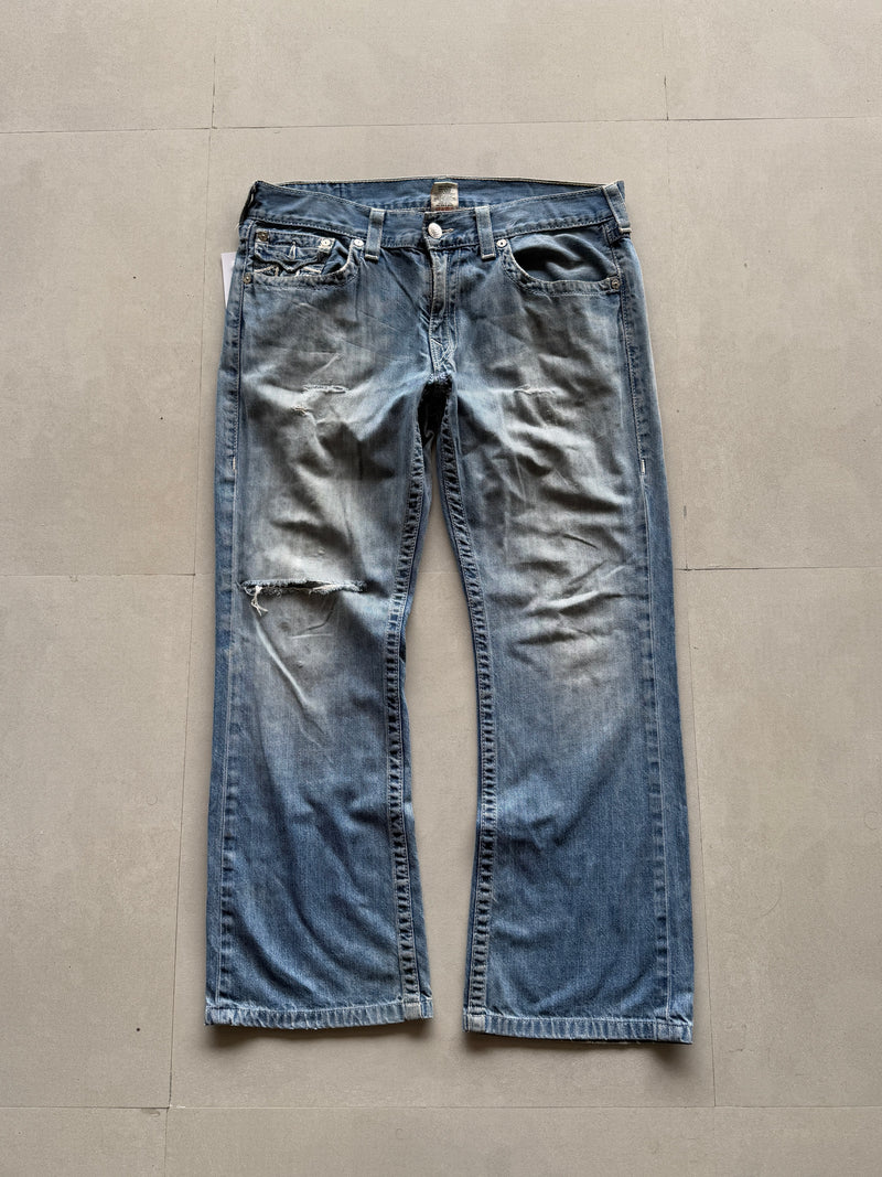 TRUE RELIGION DISTRESSED DENIM - L