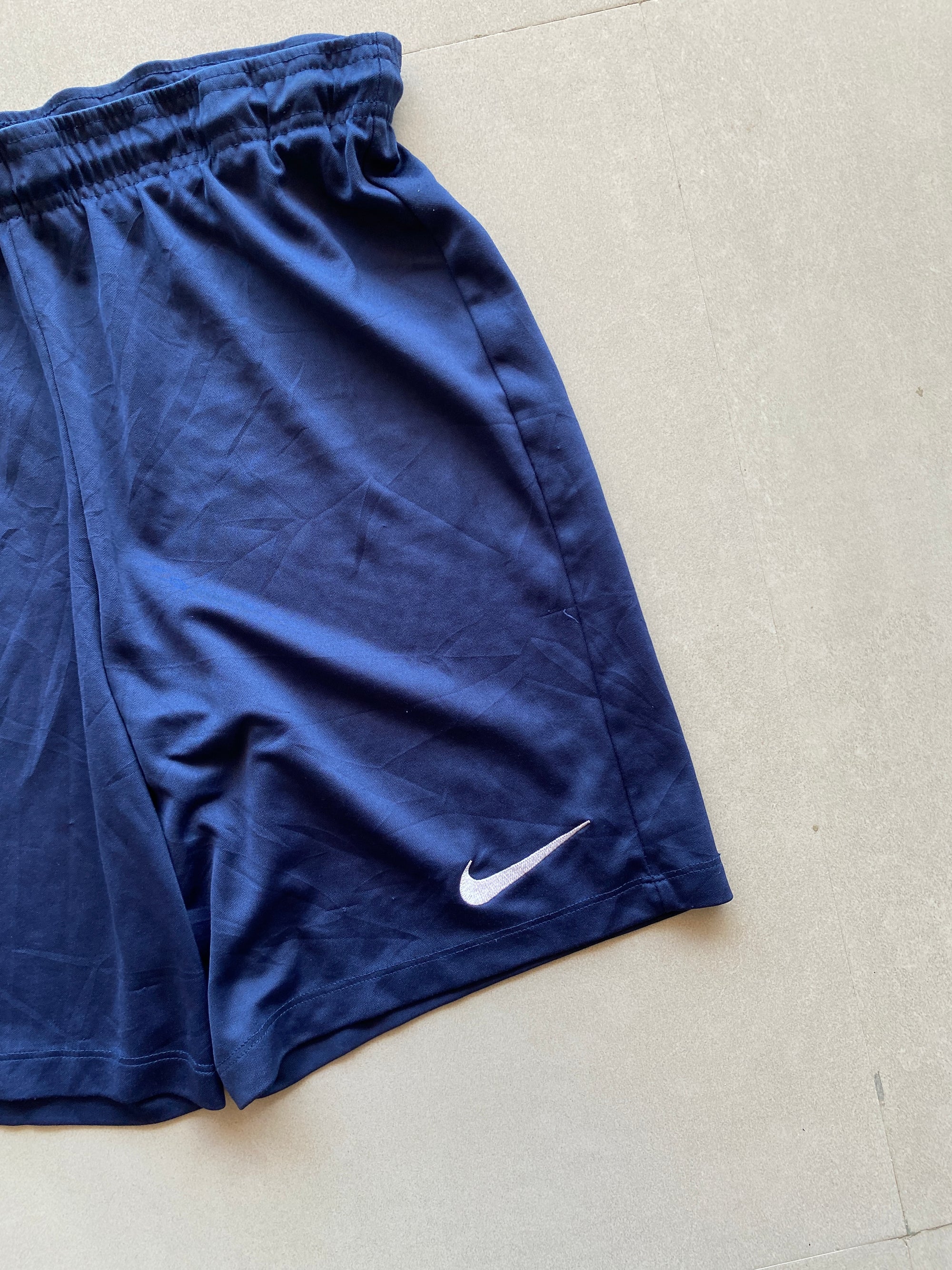 NIKE SHORTS - M