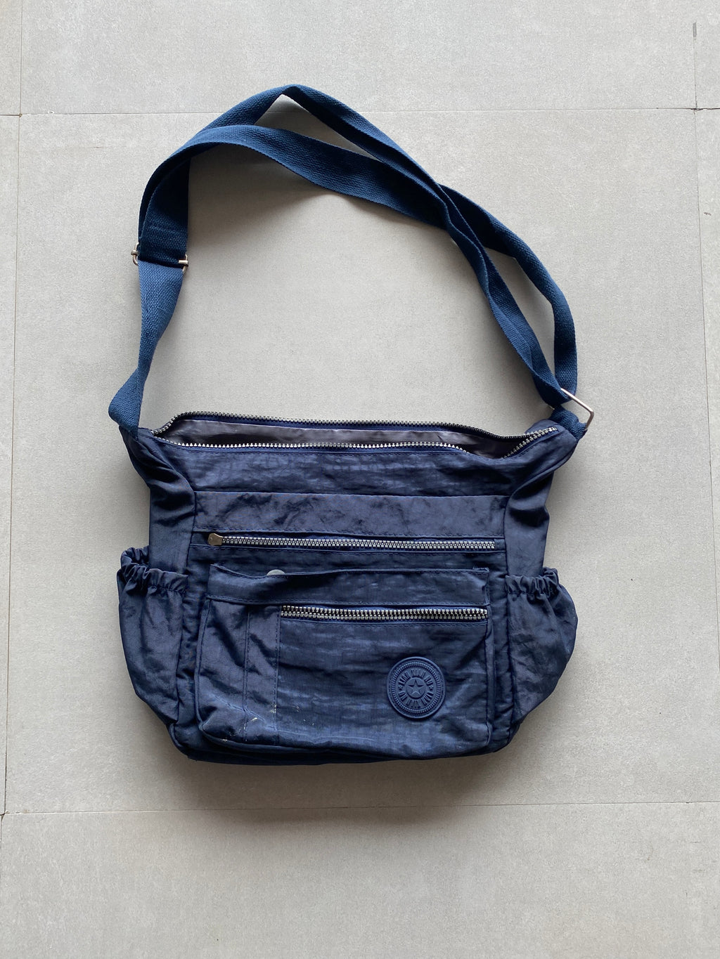 LIAN XIAN NU SLING BAG
