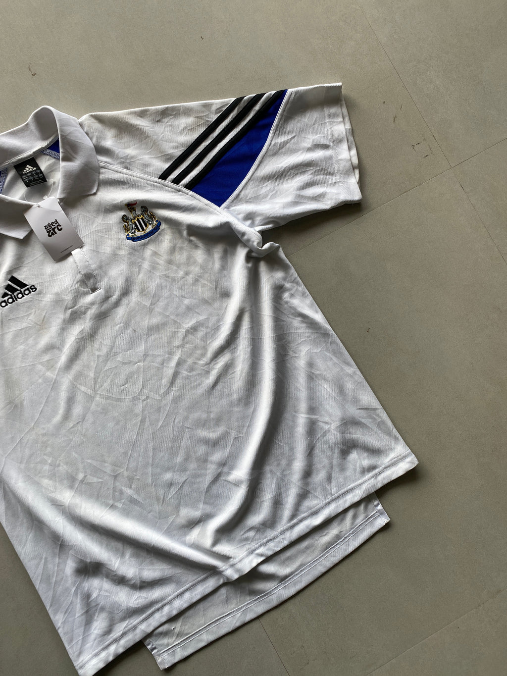 ADIDAS NEW CASTLE POLO SHIRT - L