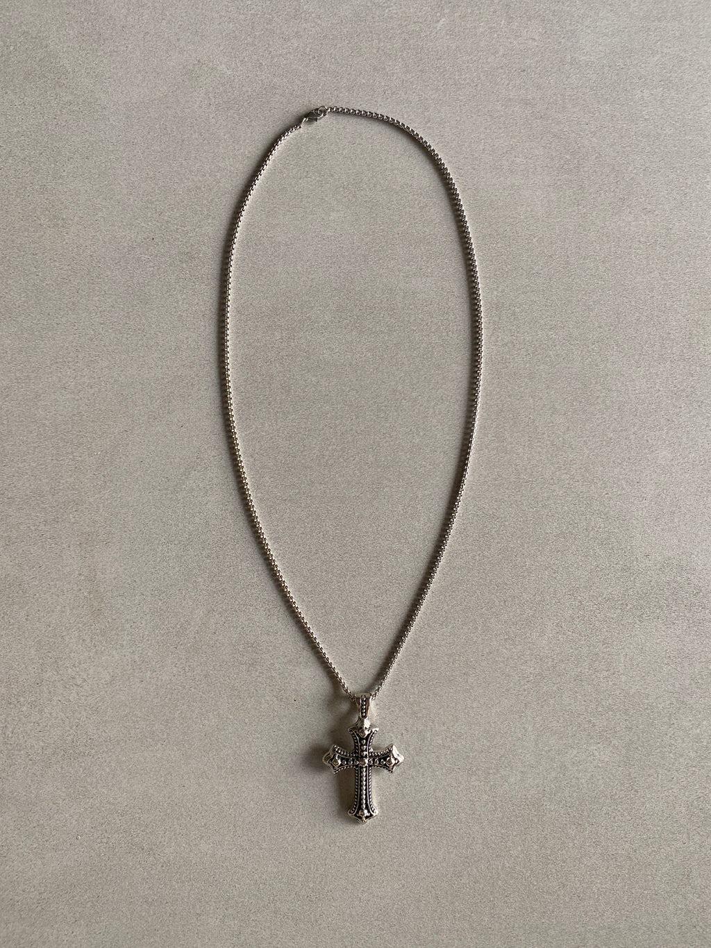 GOTHIC CROSS PENDANT CHAIN