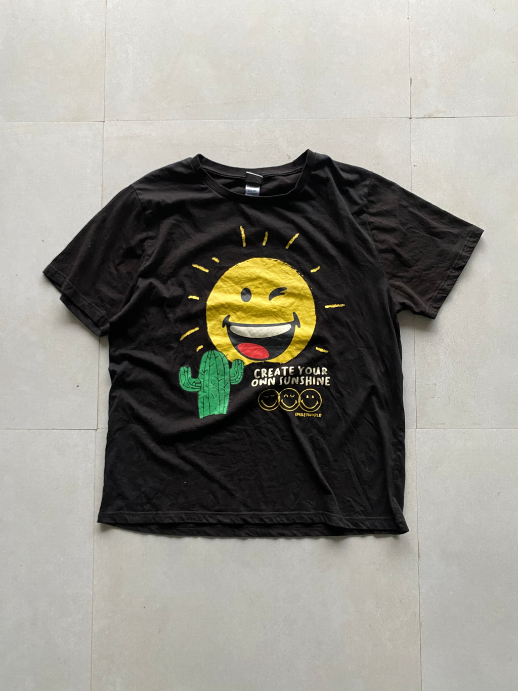 SMILEY WORLD PRINTED TEE - L