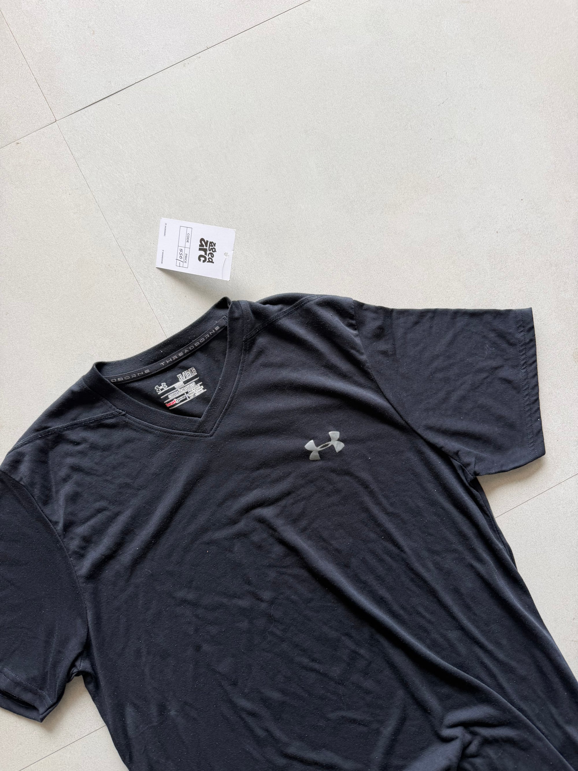 UNDER ARMOUR TEE -