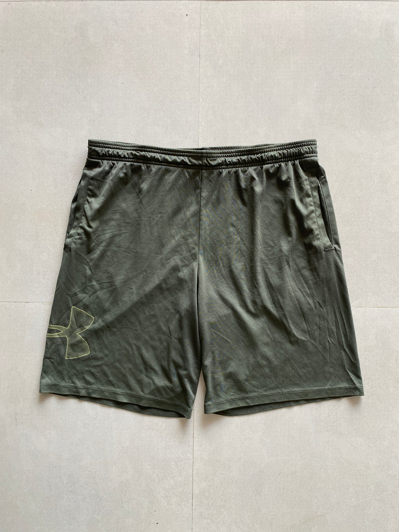 UNDER ARMOUR SHORTS - L