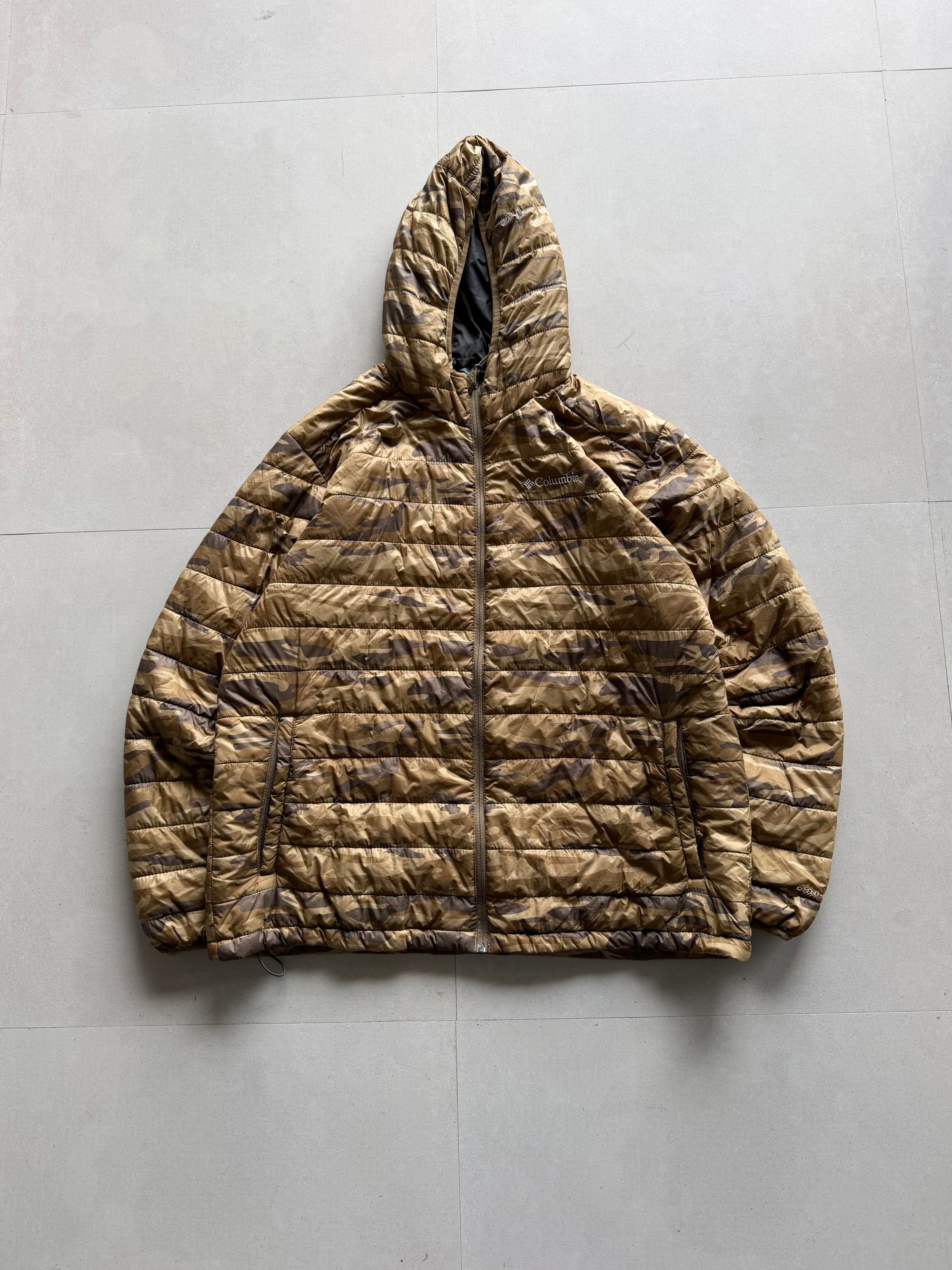 COLUMBIA CAMO HOODED PUFFER JACKET - XL
