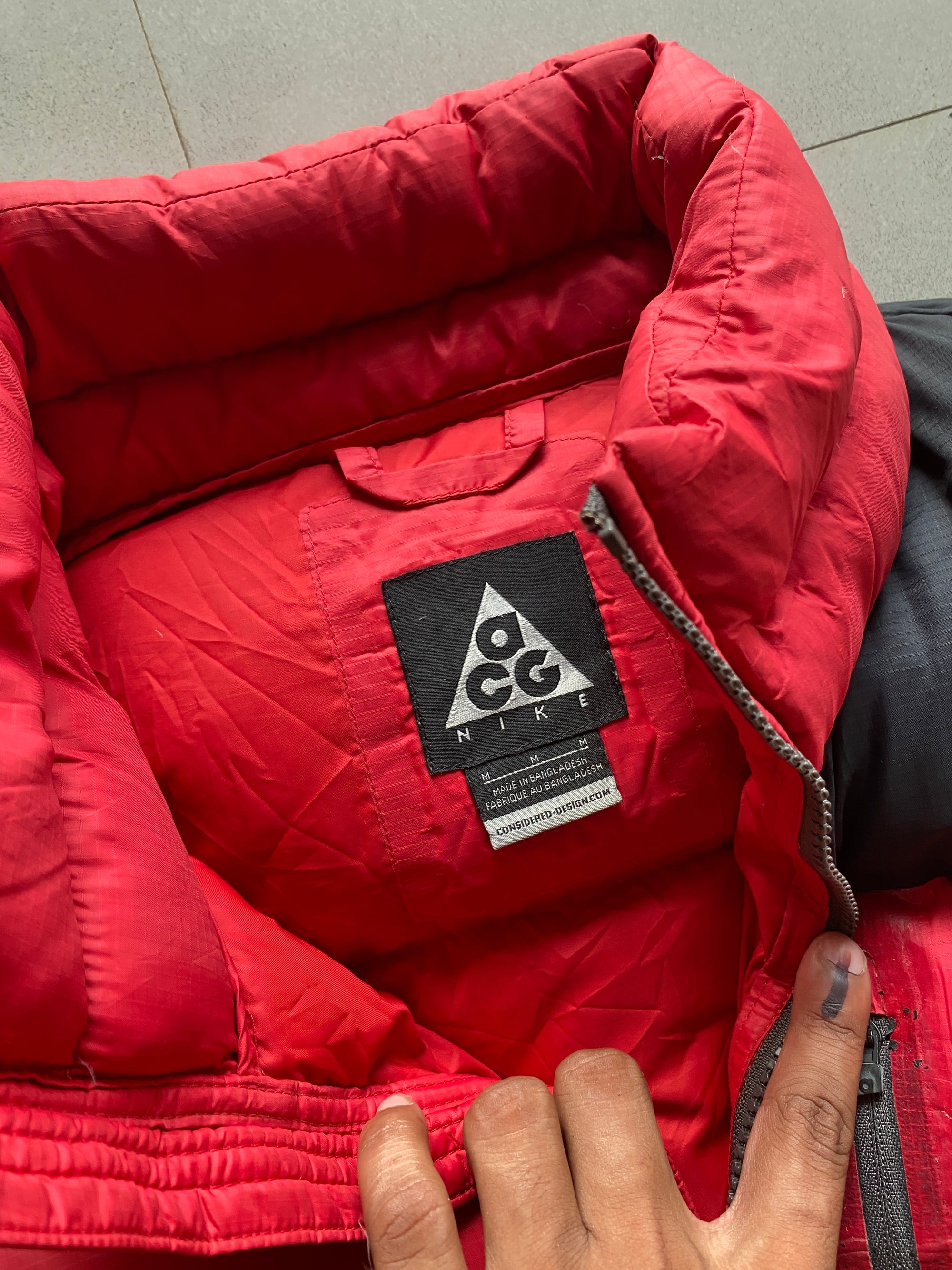 VINTAGE NIKE ACG PUFFER JACKET - M