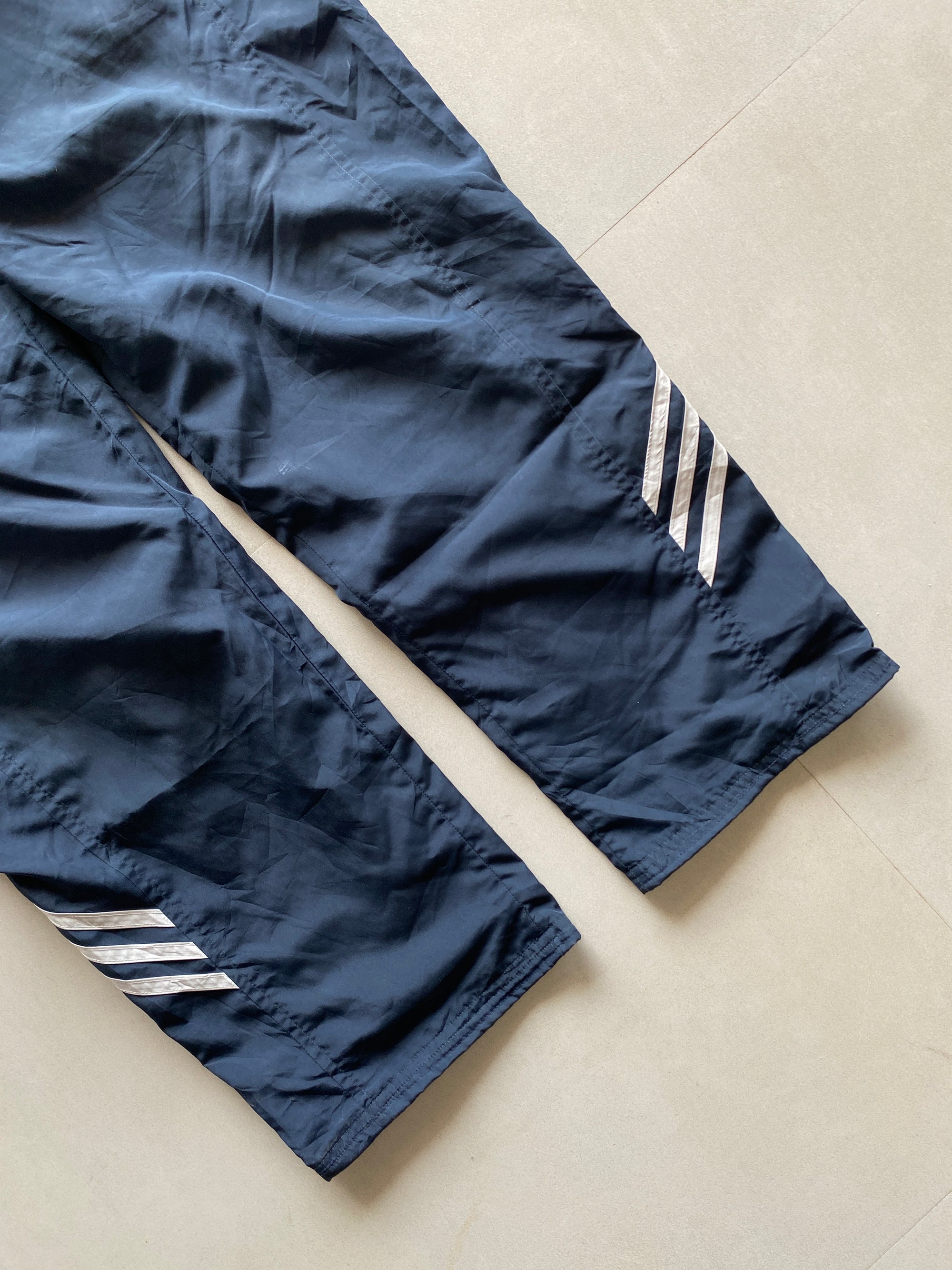ADIDAS STRIPED BAGGY TRACK PANT - M