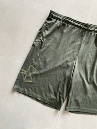 UNDER ARMOUR SHORTS - L