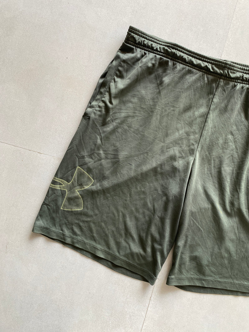 UNDER ARMOUR SHORTS - L