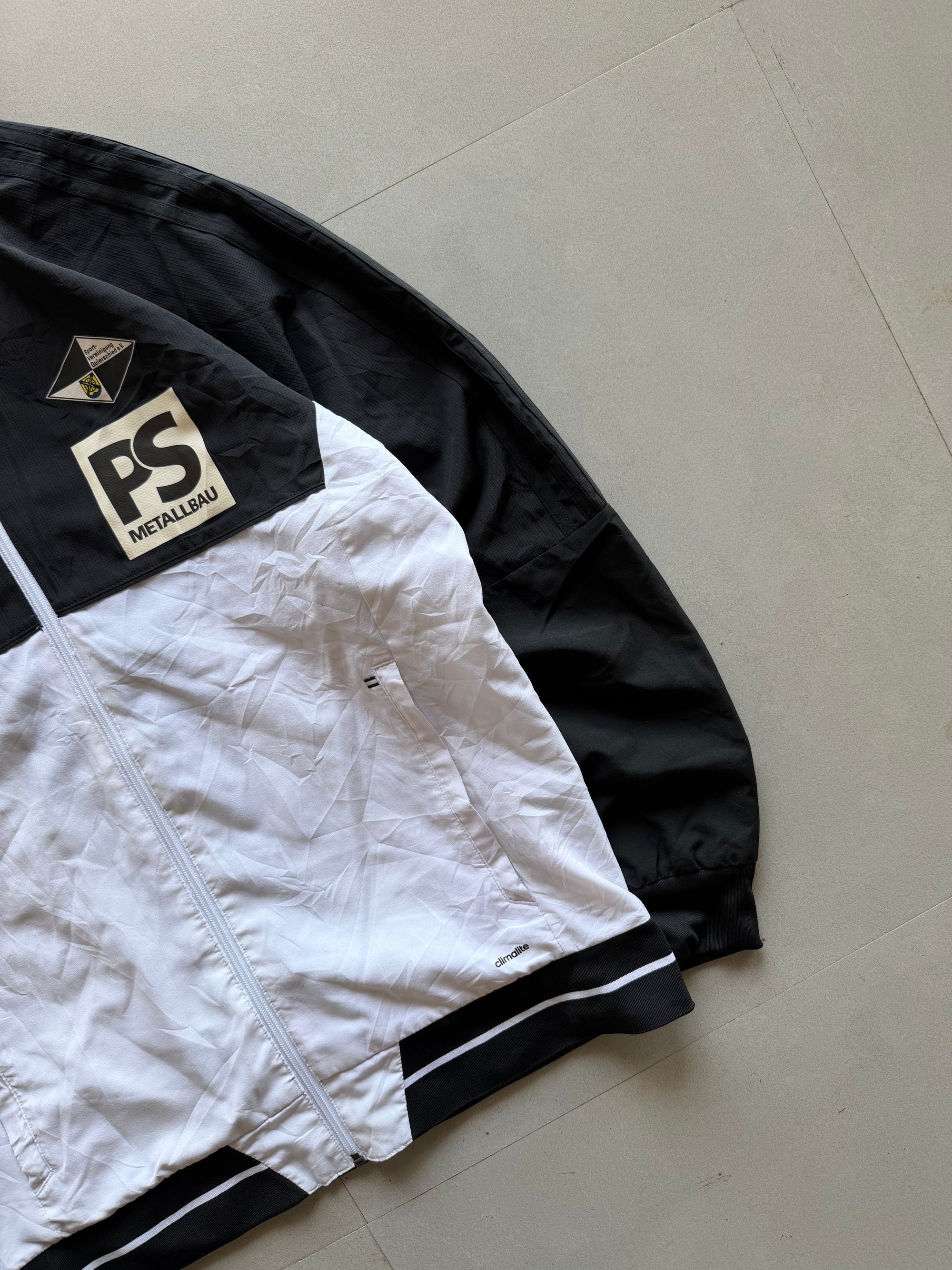 ADIDAS HOODED JACKET - L