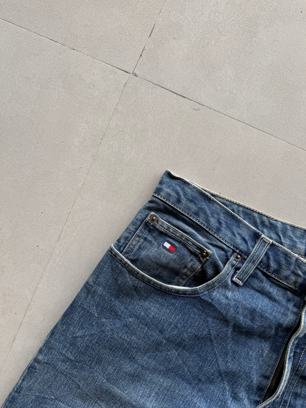 TOMMY HILFIGER STRIGHT FIT DENIM - L