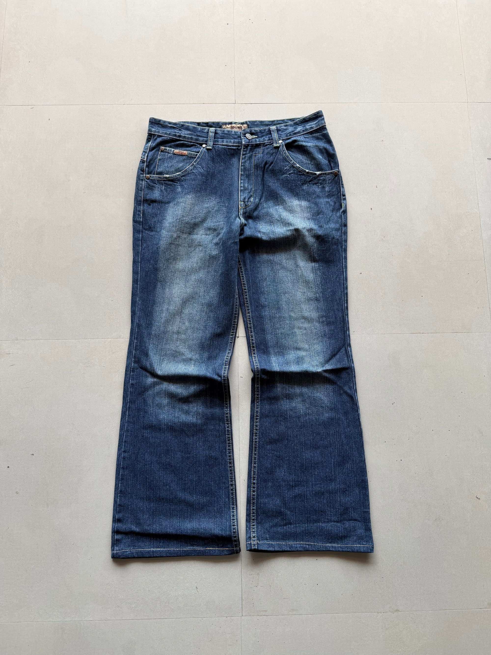 DN16 BOOTCUT DENIM - M