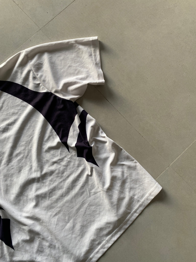 NIKE CENTRE SWOOSH DRI-FIT TEE - M