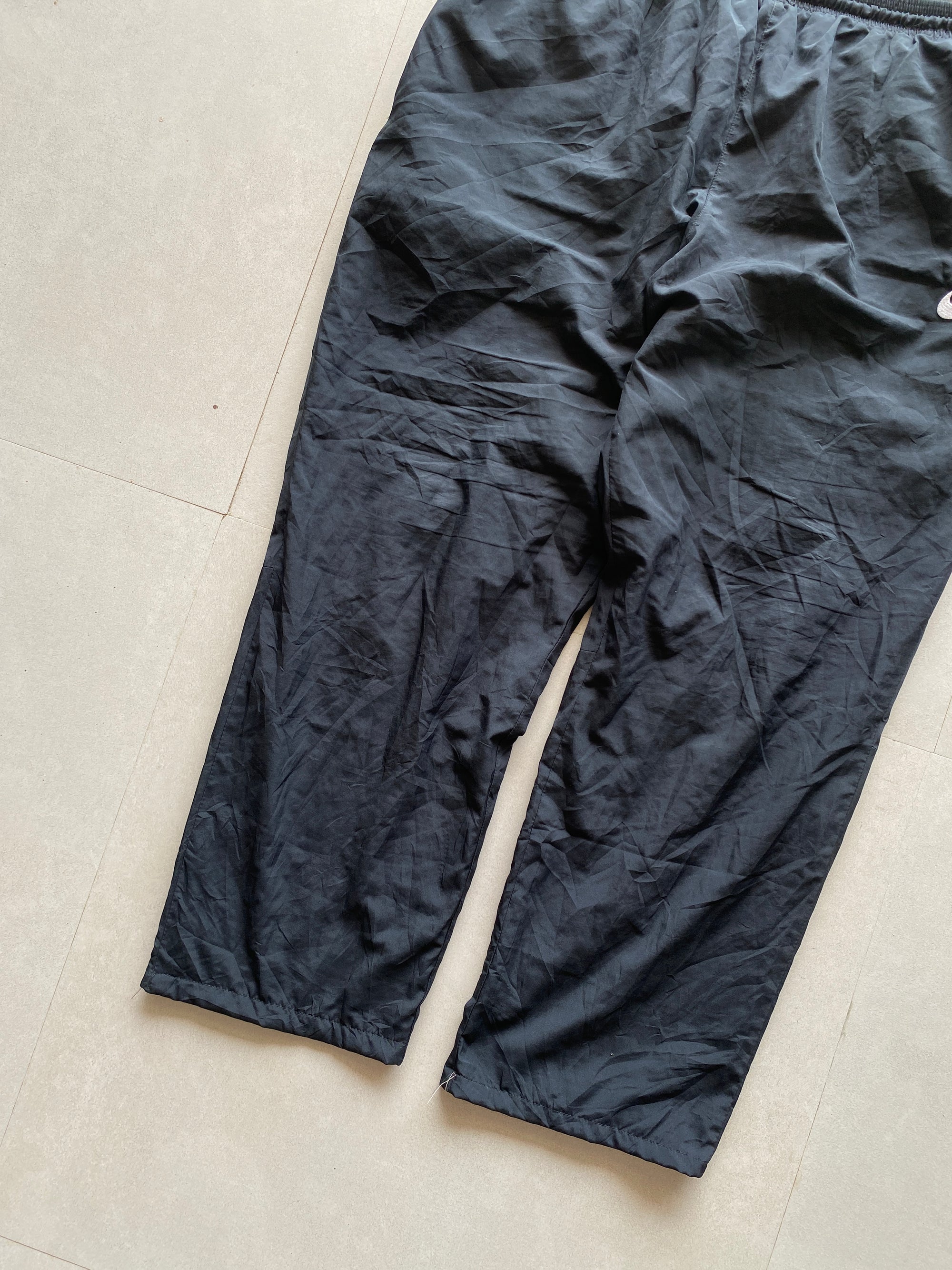 NIKE TRACK PANT - L