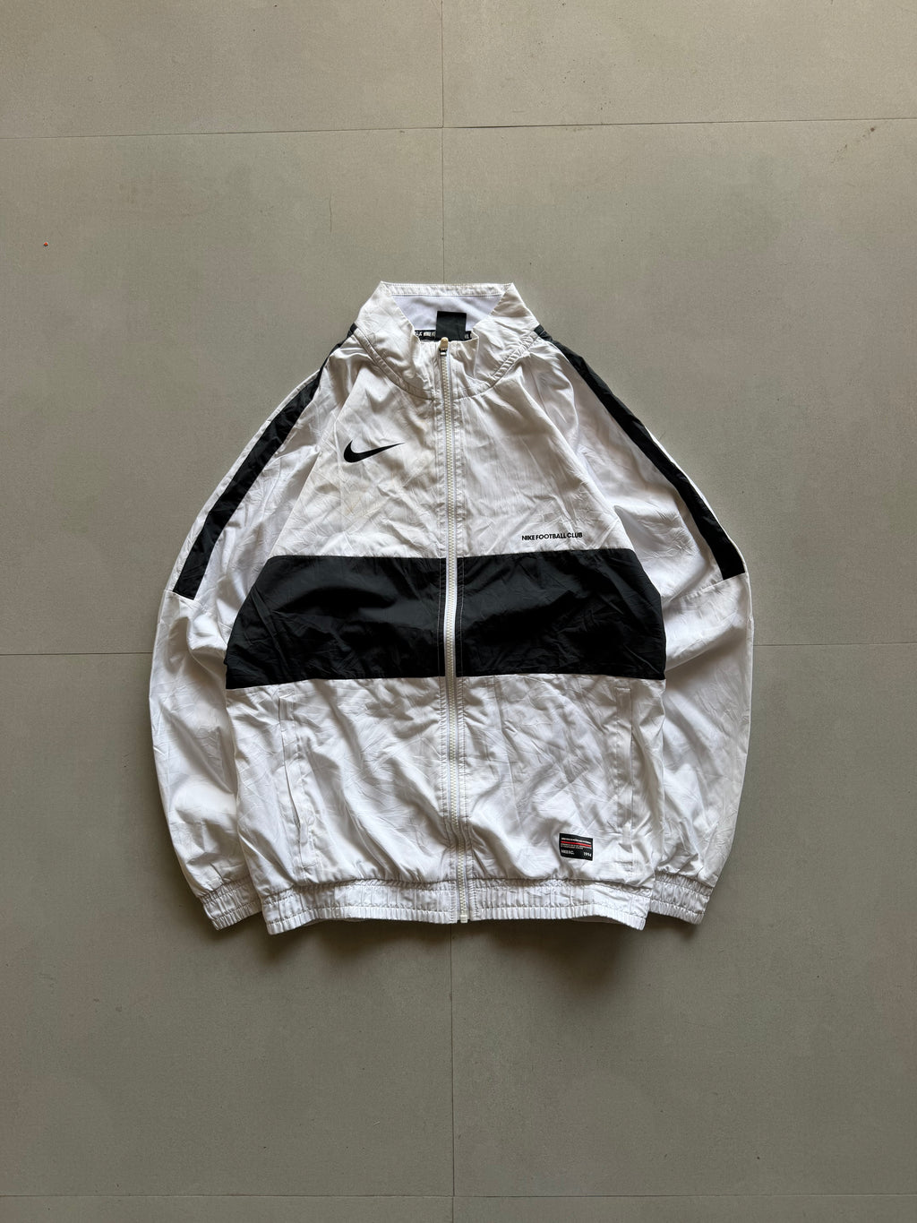 VINTAGE NIKE JACKET - M