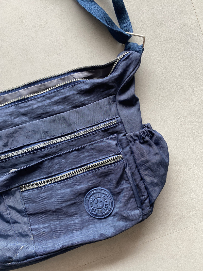 LIAN XIAN NU SLING BAG