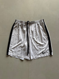 NIKE SHORTS - M
