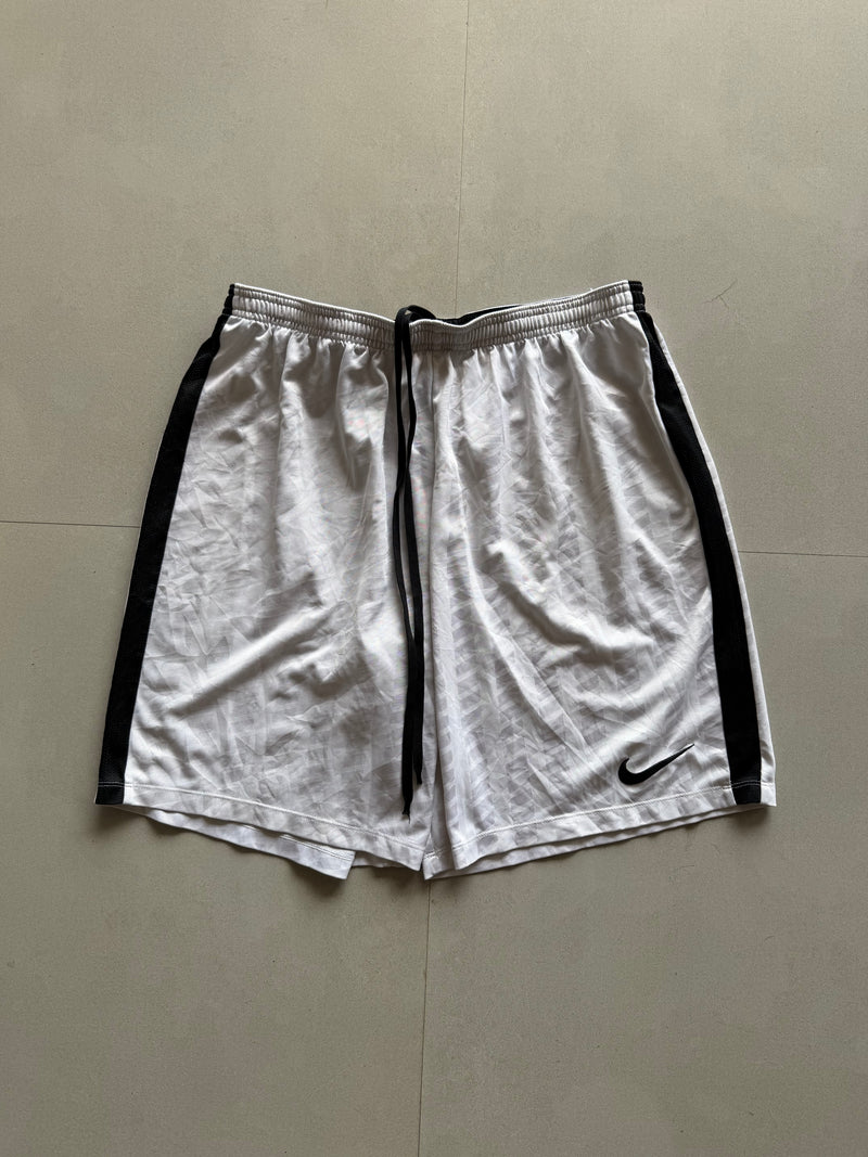 NIKE SHORTS - M