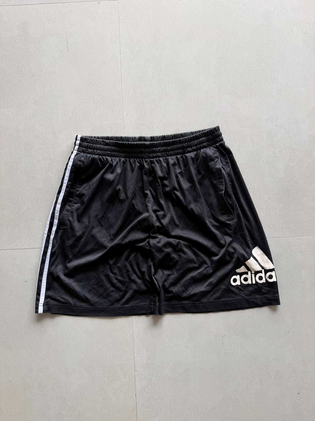ADIDAS BIG LOGO SHORTS - M