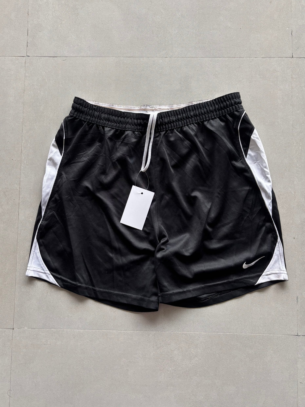 NIKE VINTAGE SHORTS - M