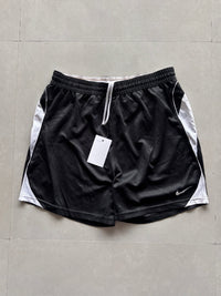 NIKE VINTAGE SHORTS - M