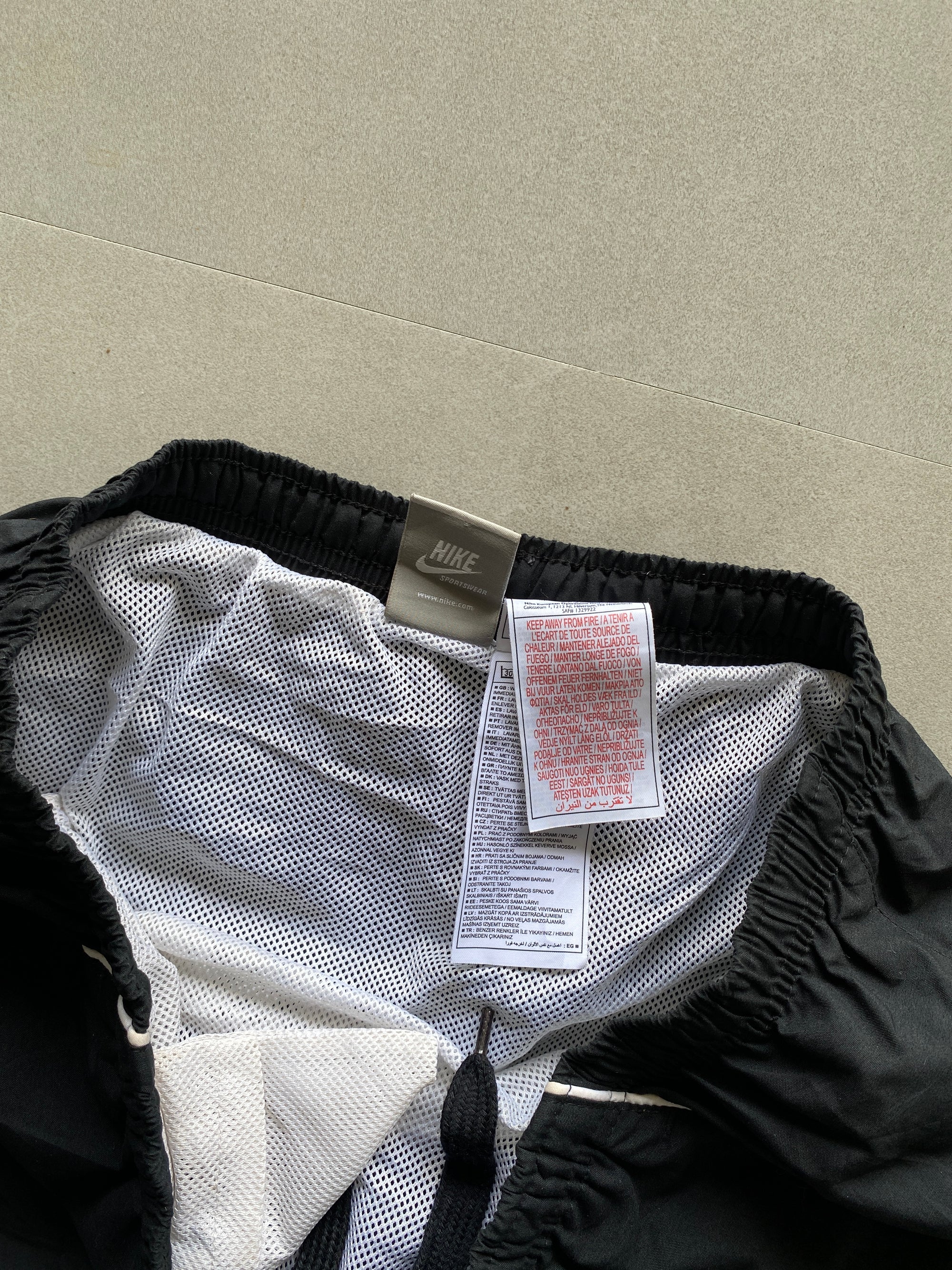 NIKE SHORTS - S