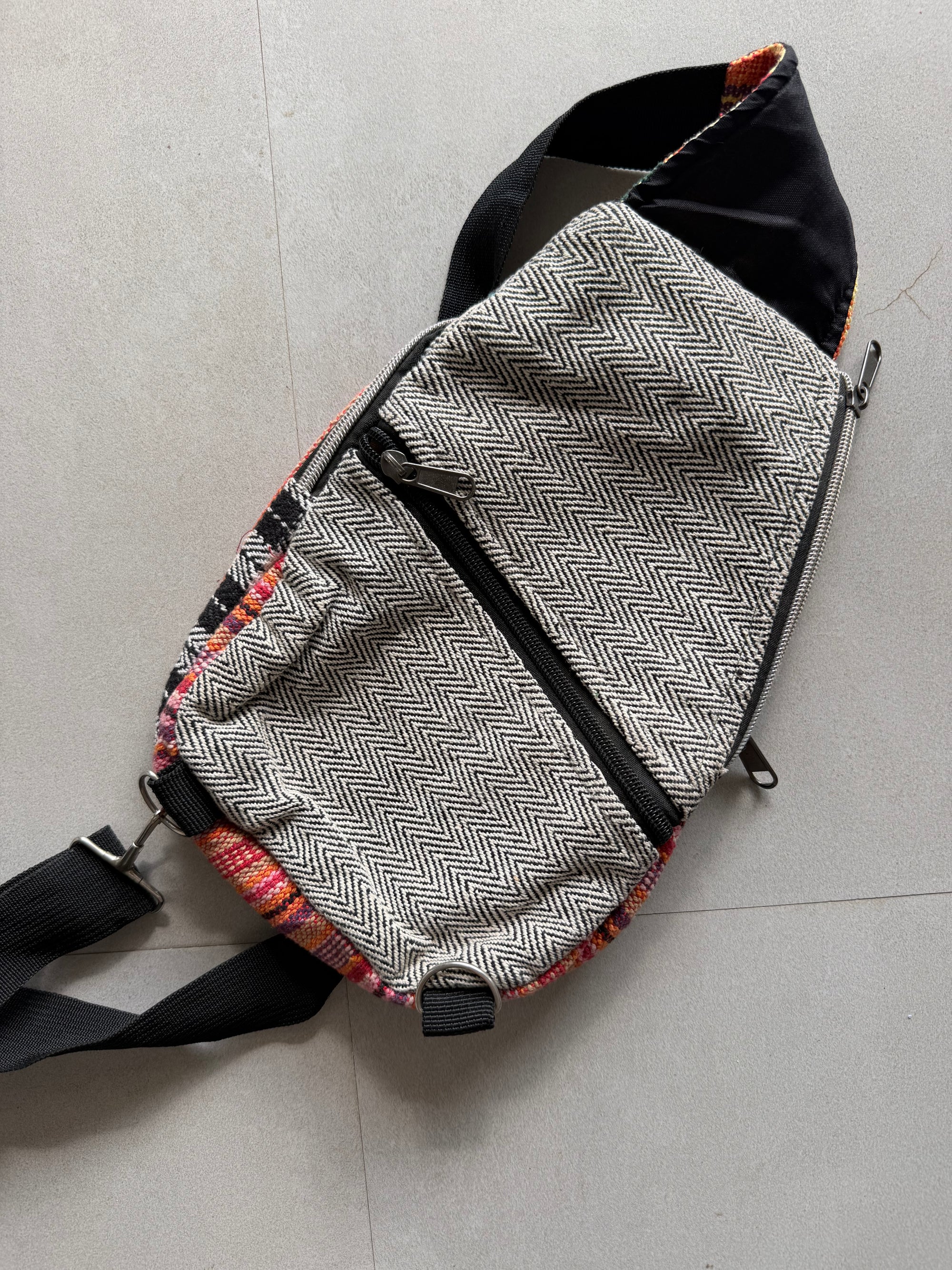HIPPIE STYLE SLING BAG