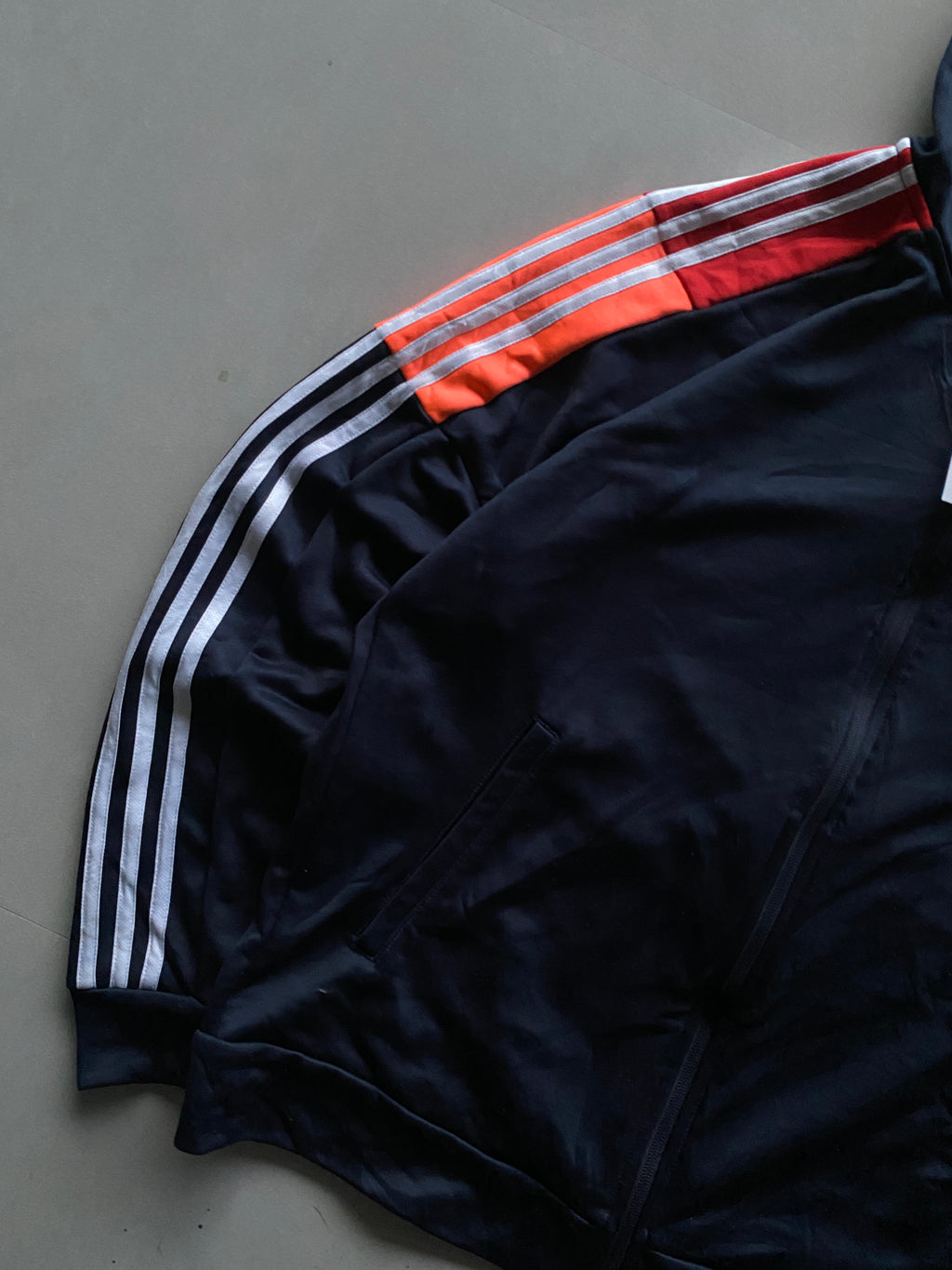 VINTAGE ADIDAS JACKET - L