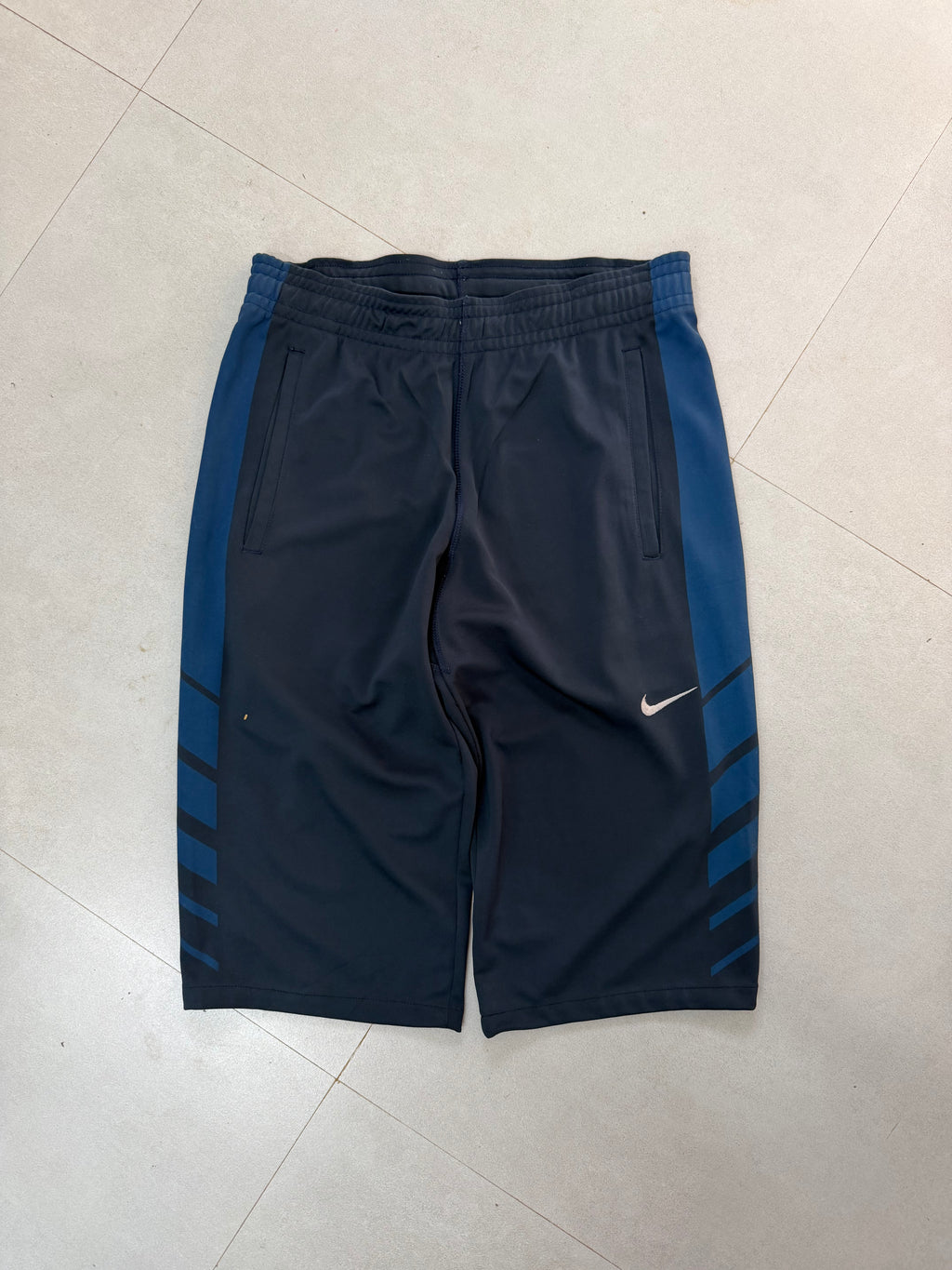 NIKE THREE FOURTH PANT - M