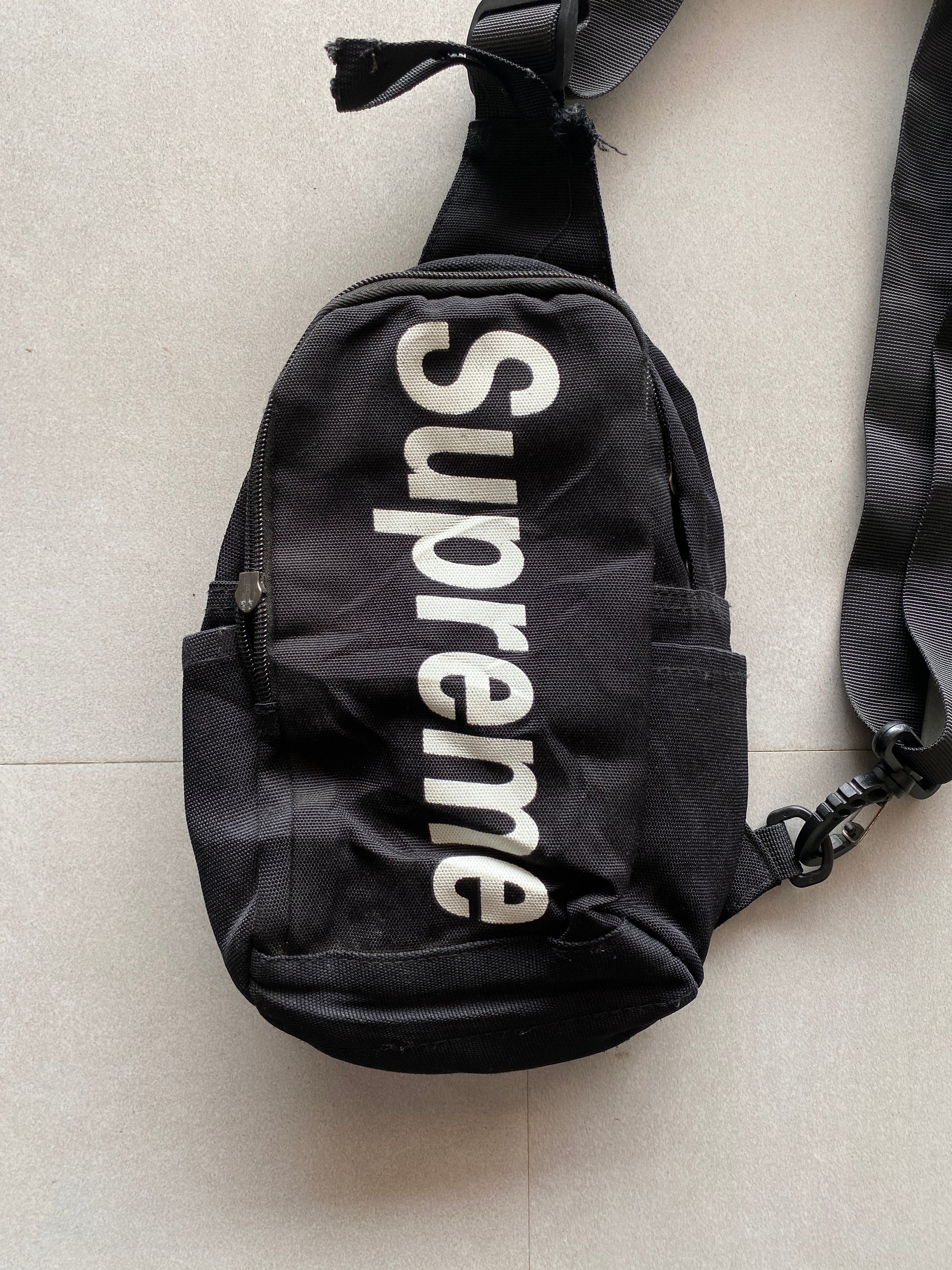 SUPREME CROSS BODY BAG