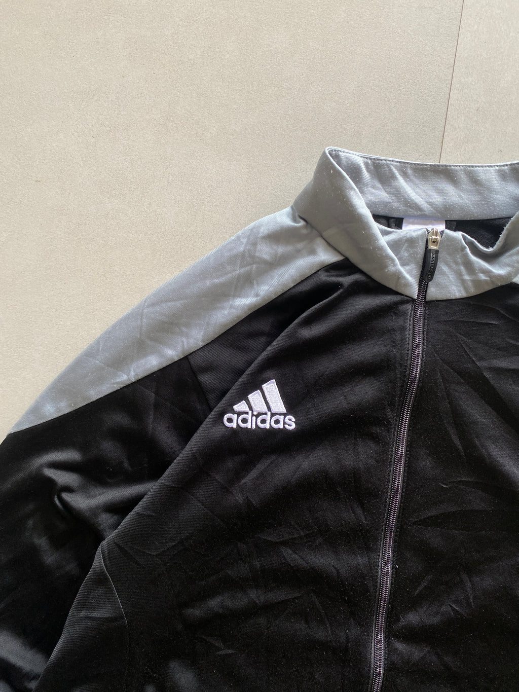 ADIDAS STRIPED JACKET - XL