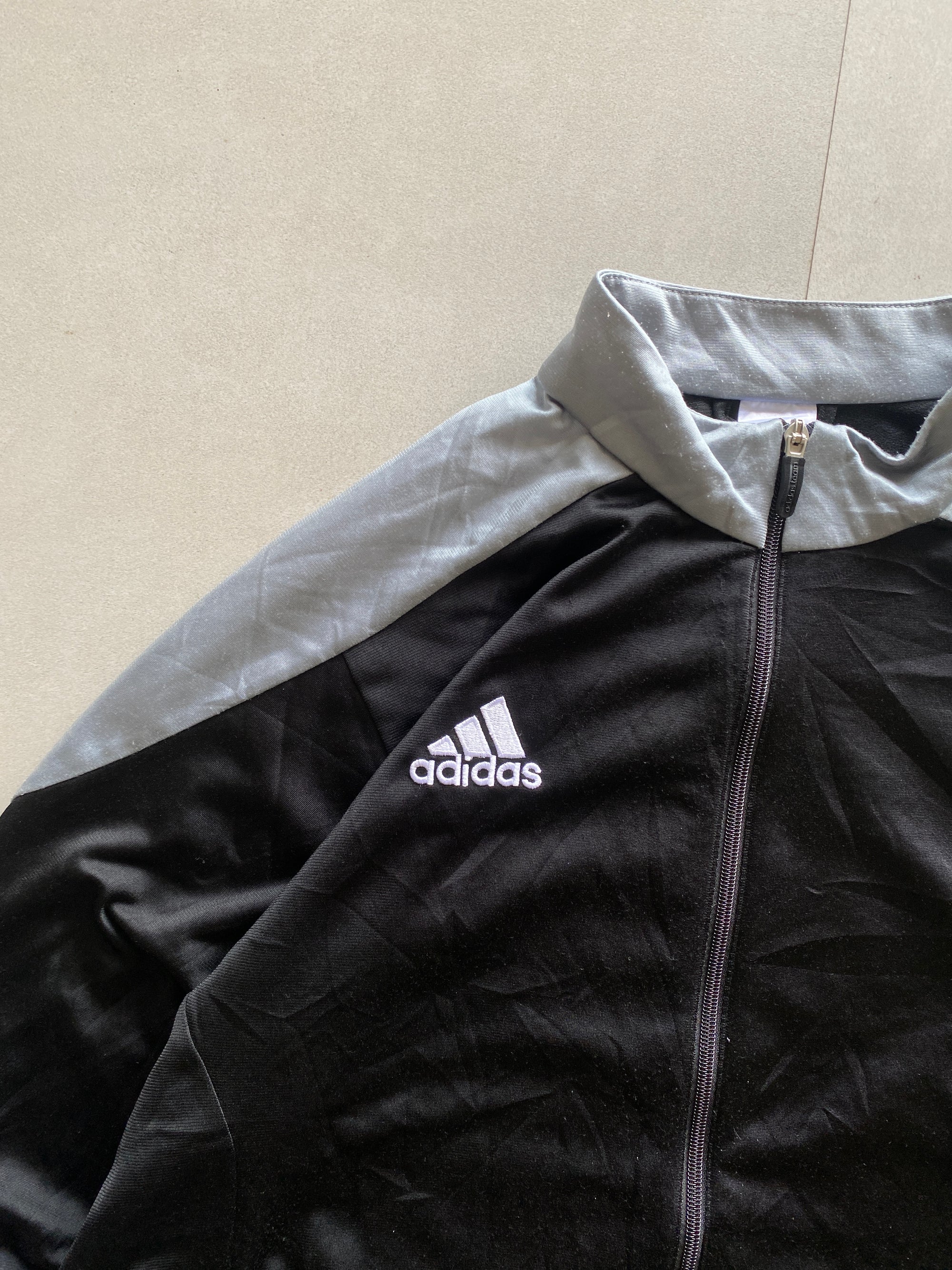 ADIDAS STRIPED JACKET - XL