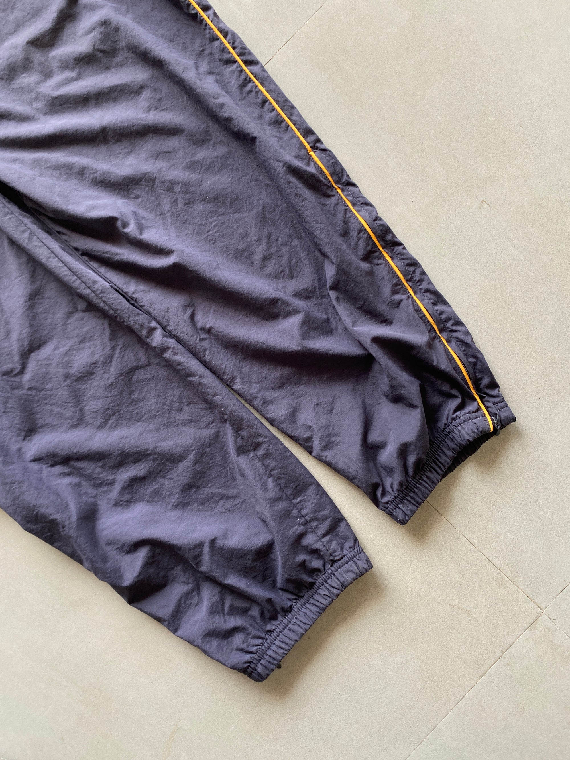 VINTAGE NIKE TRACK PANT - M